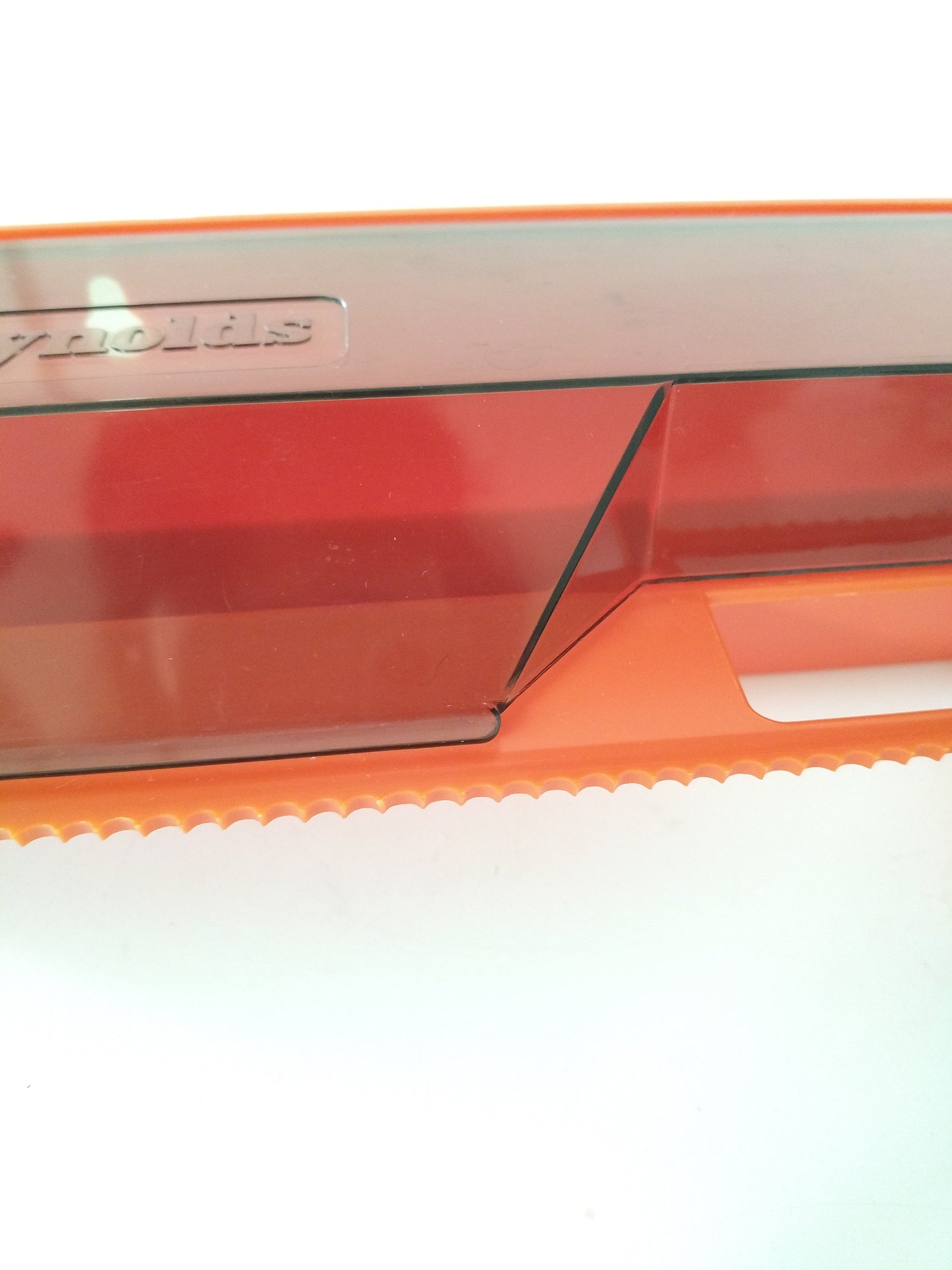 Dérouleur de papier alimentaire mural en plastique Reynolds