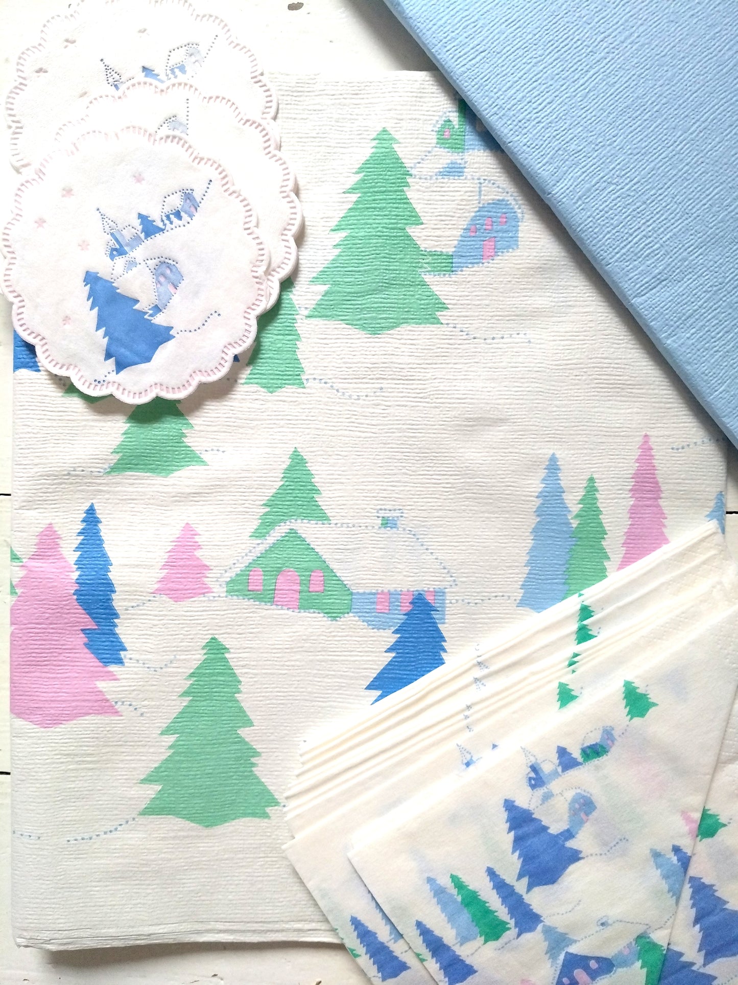 December-set : nappe, napperon, serviettes et sous-verres 10p en papier Celtona