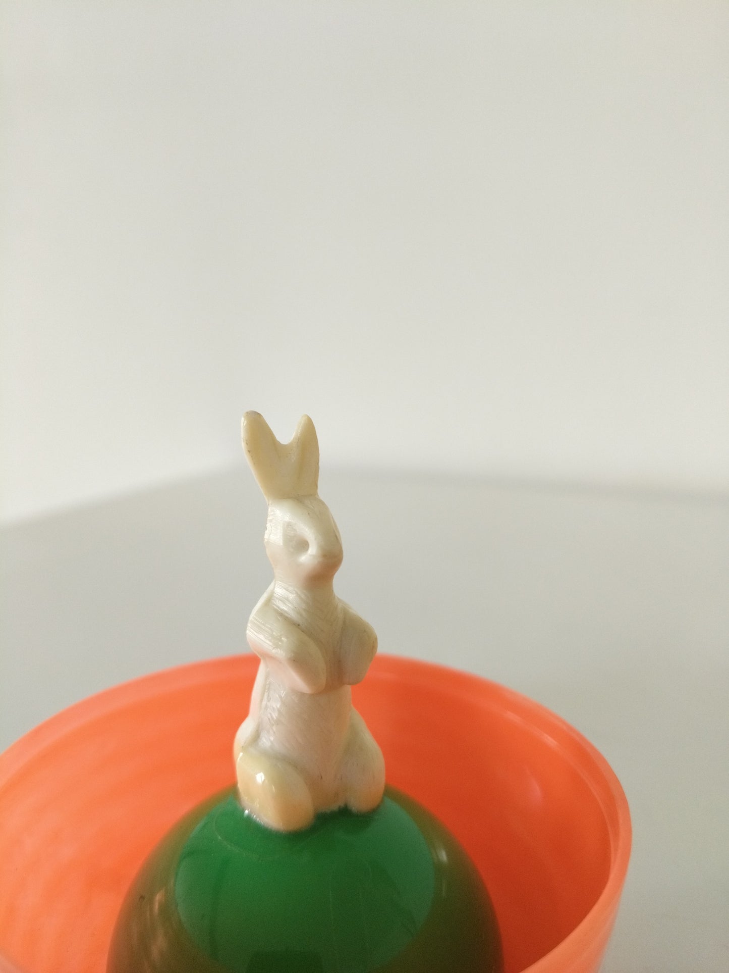 Déco de Pâques/ lapin en plastique