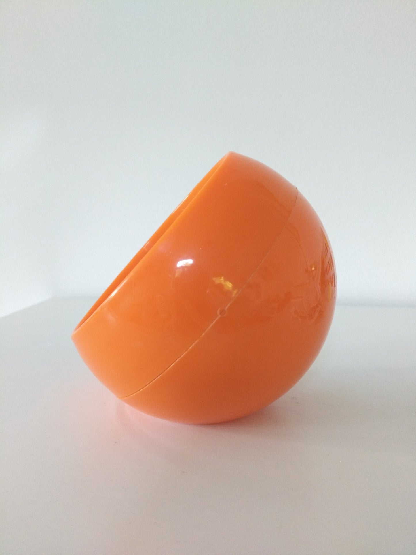 Petit miroir de table sphérique boule space age en plastique