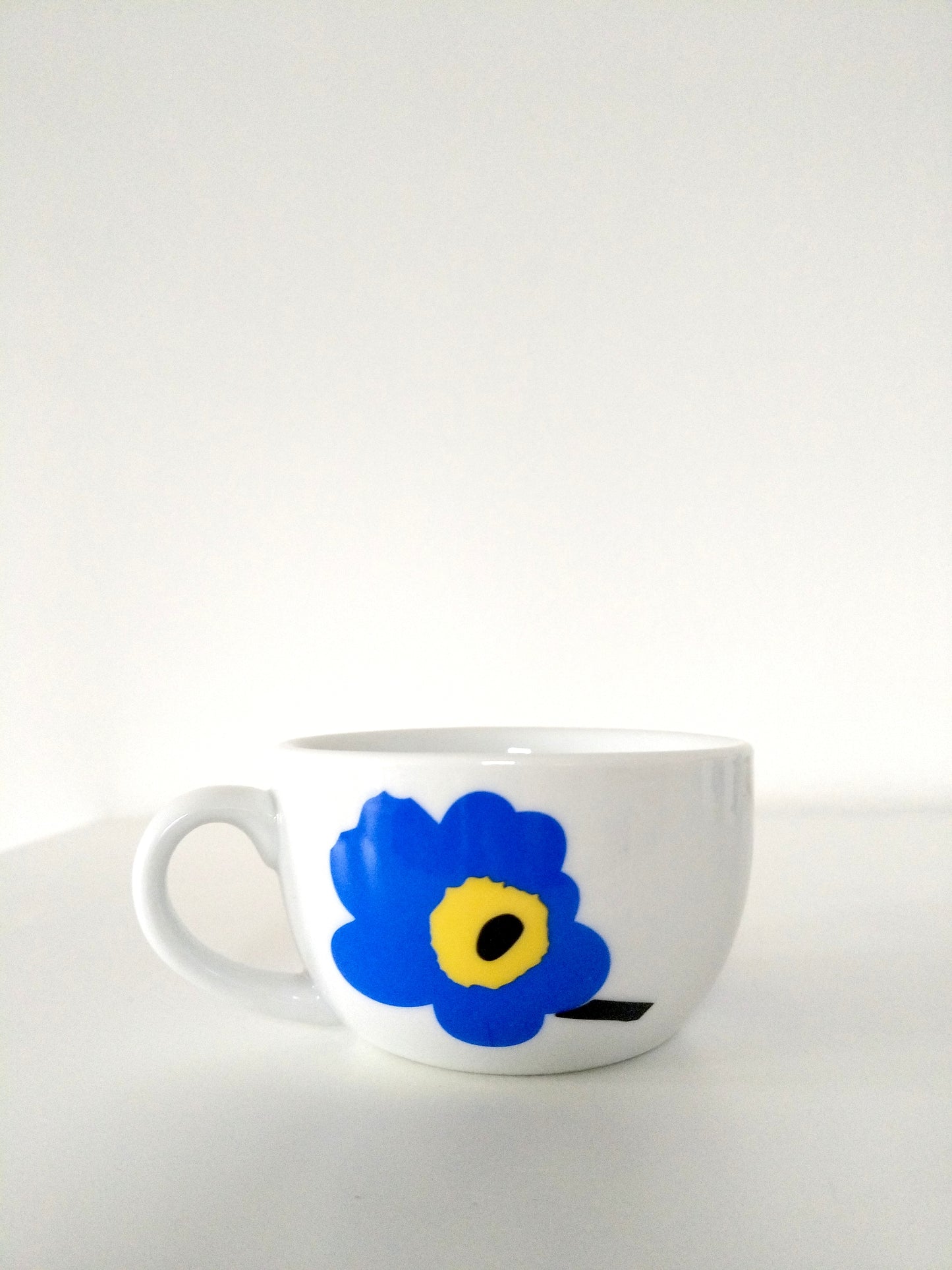 Tasse Item en porcelaine décor esprit Marimekko Unikko à l'unité - cetaitmieuxavant