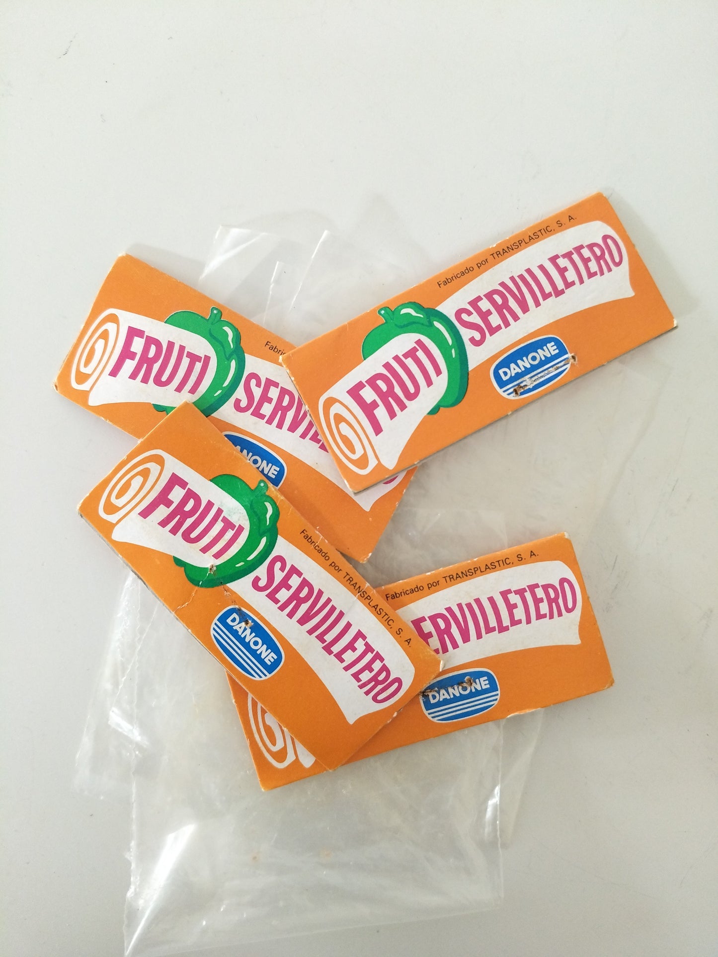 Ensemble de 4 ronds de serviette en plastique publicitaires Danone
