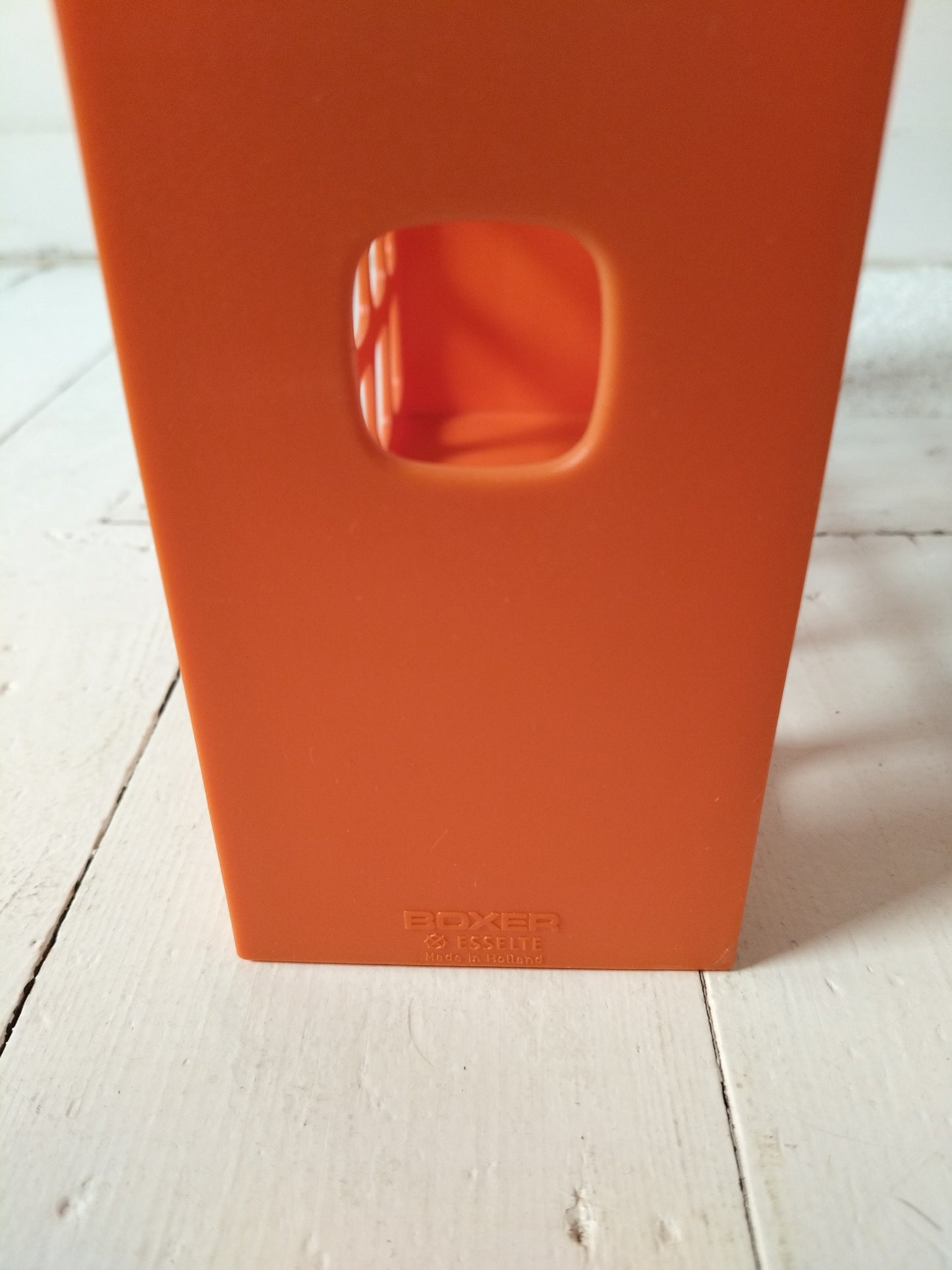 Range-documents/ magazines/ livres en plastique orange Esselte Boxer à l'unité