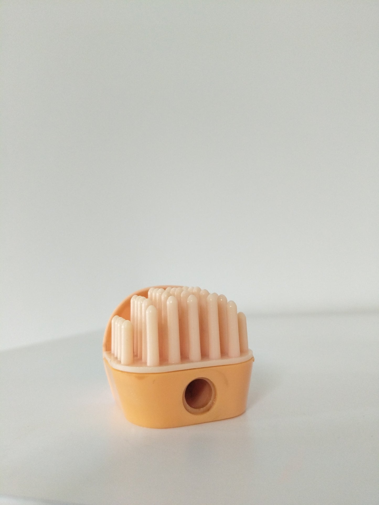 Hérisson miniature taille-crayon, porte-crayon et gomme 80's couleur au choix