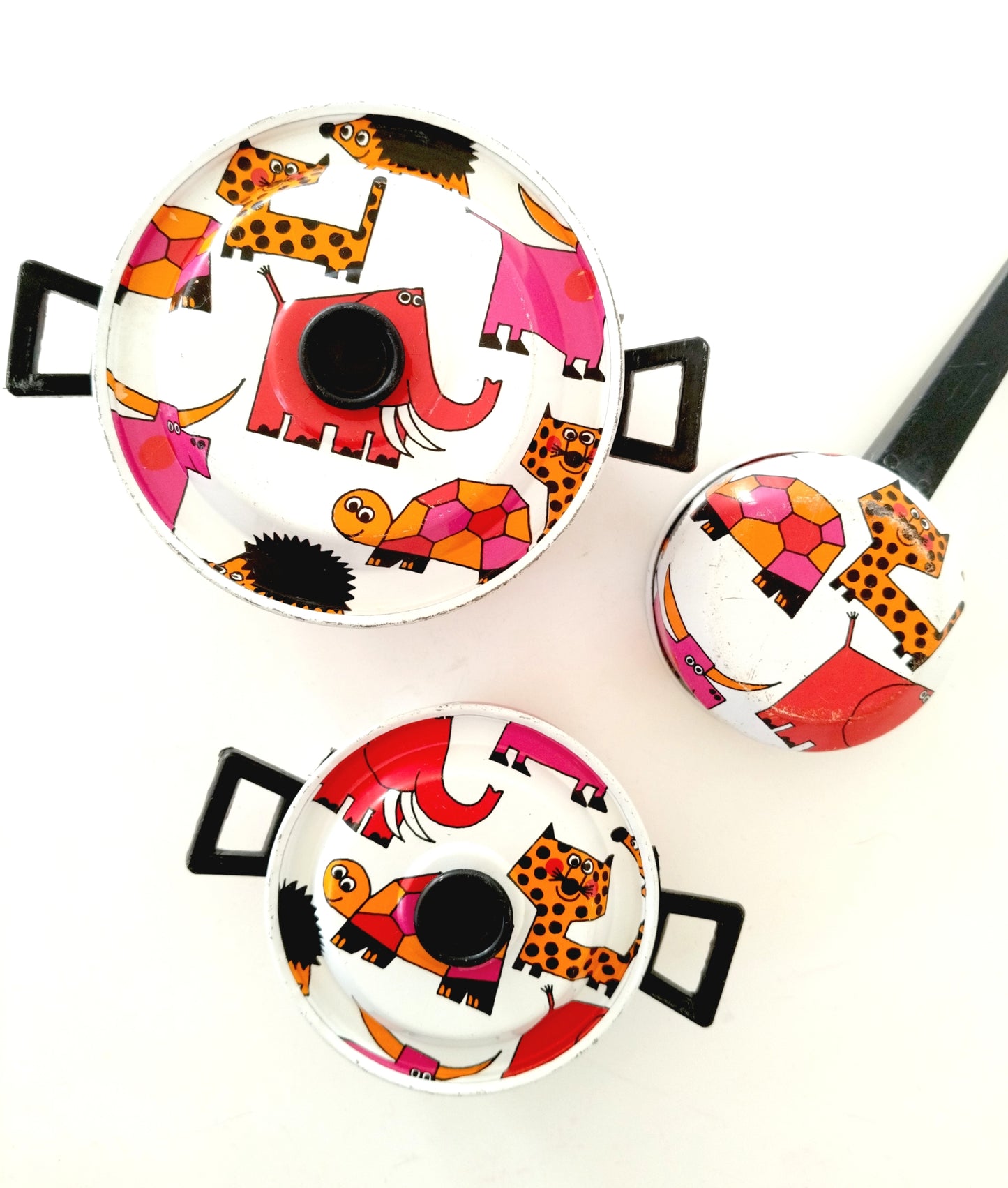 3 éléments de dinette/ casseroles en tôle