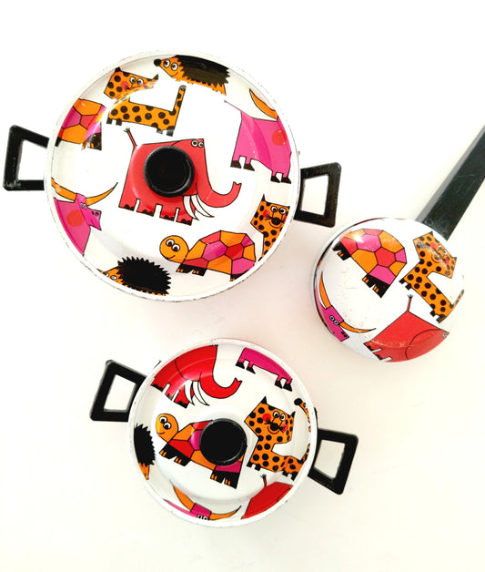 3 éléments de dinette/ casseroles en tôle