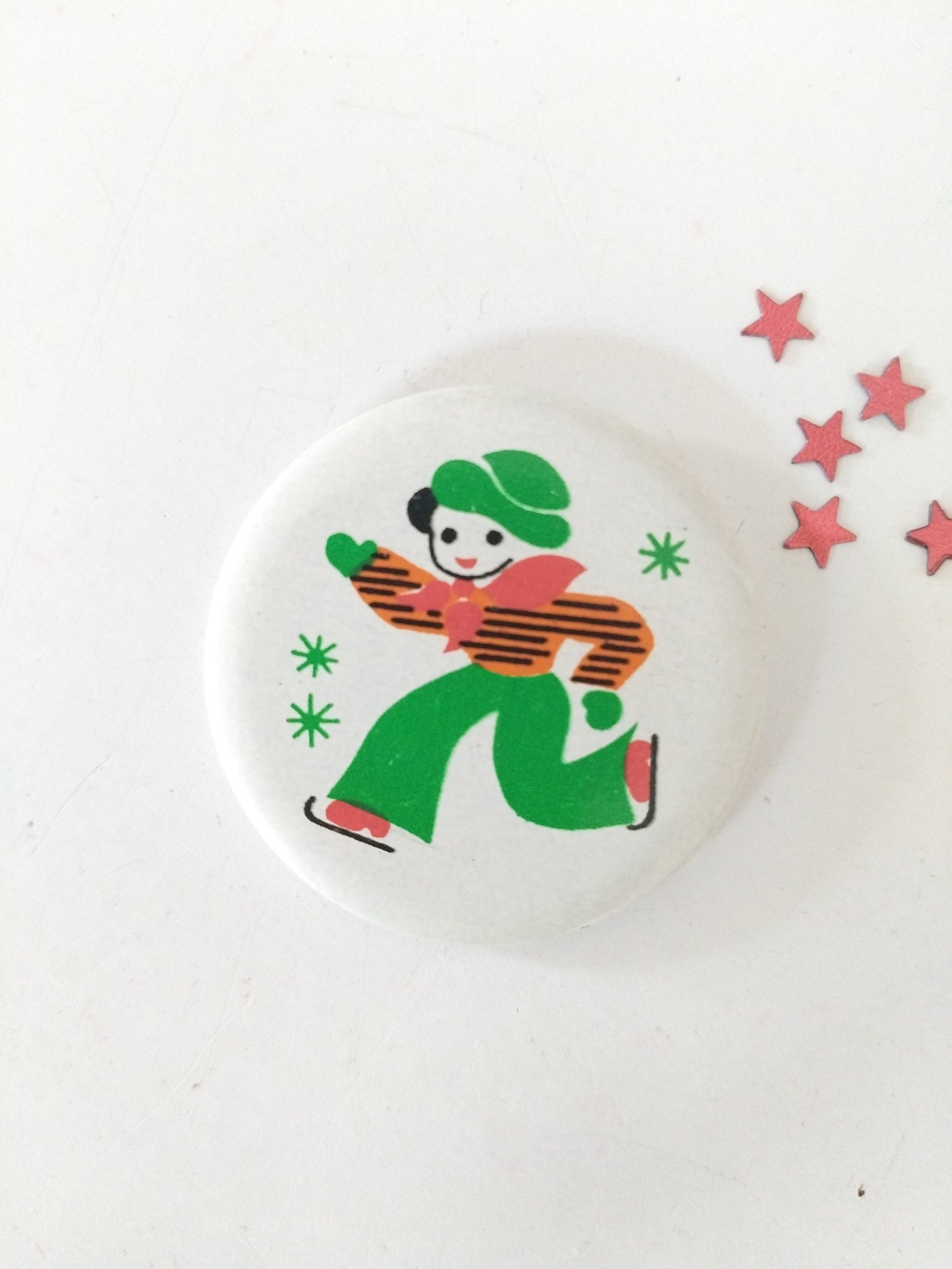 Ancien badge métallique 70's (ou magnet) Norma made in URSS (Estonie)