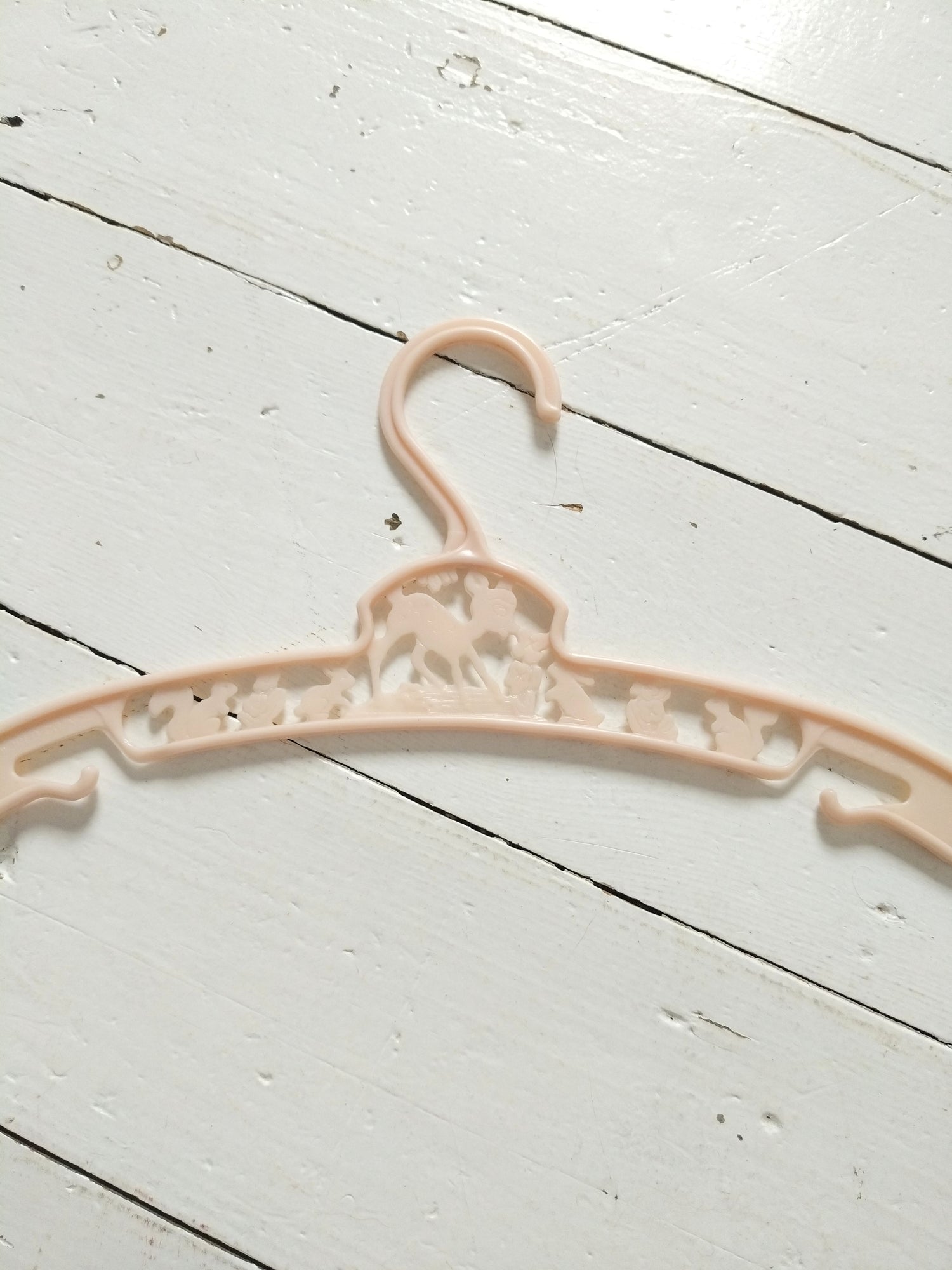 Ensemble de 2 cintres en plastique enfant - cetaitmieuxavant