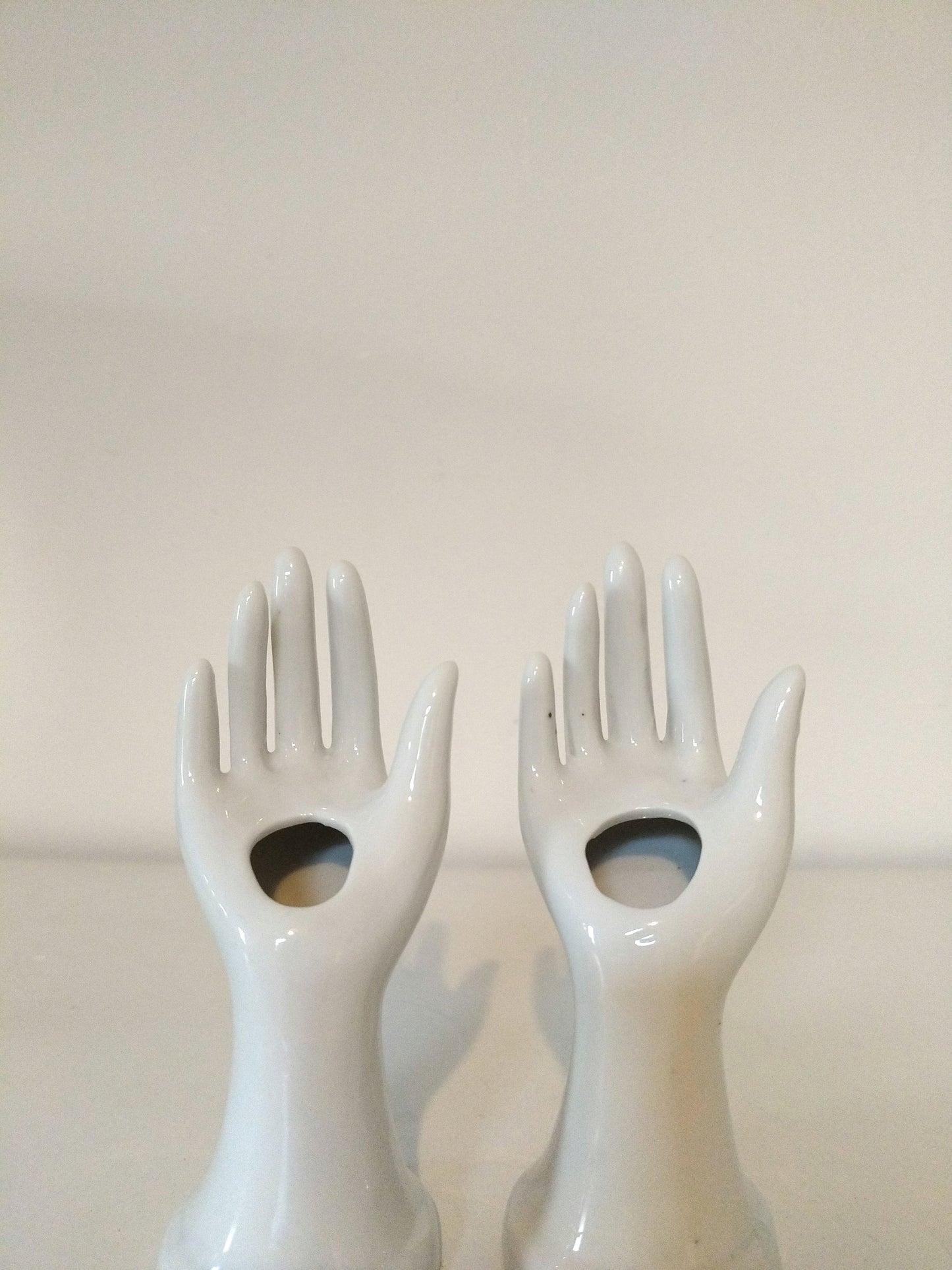 Petit soliflore/ baguier/ porte-bijoux main en céramique à l'unité - 2 pièces disponibles