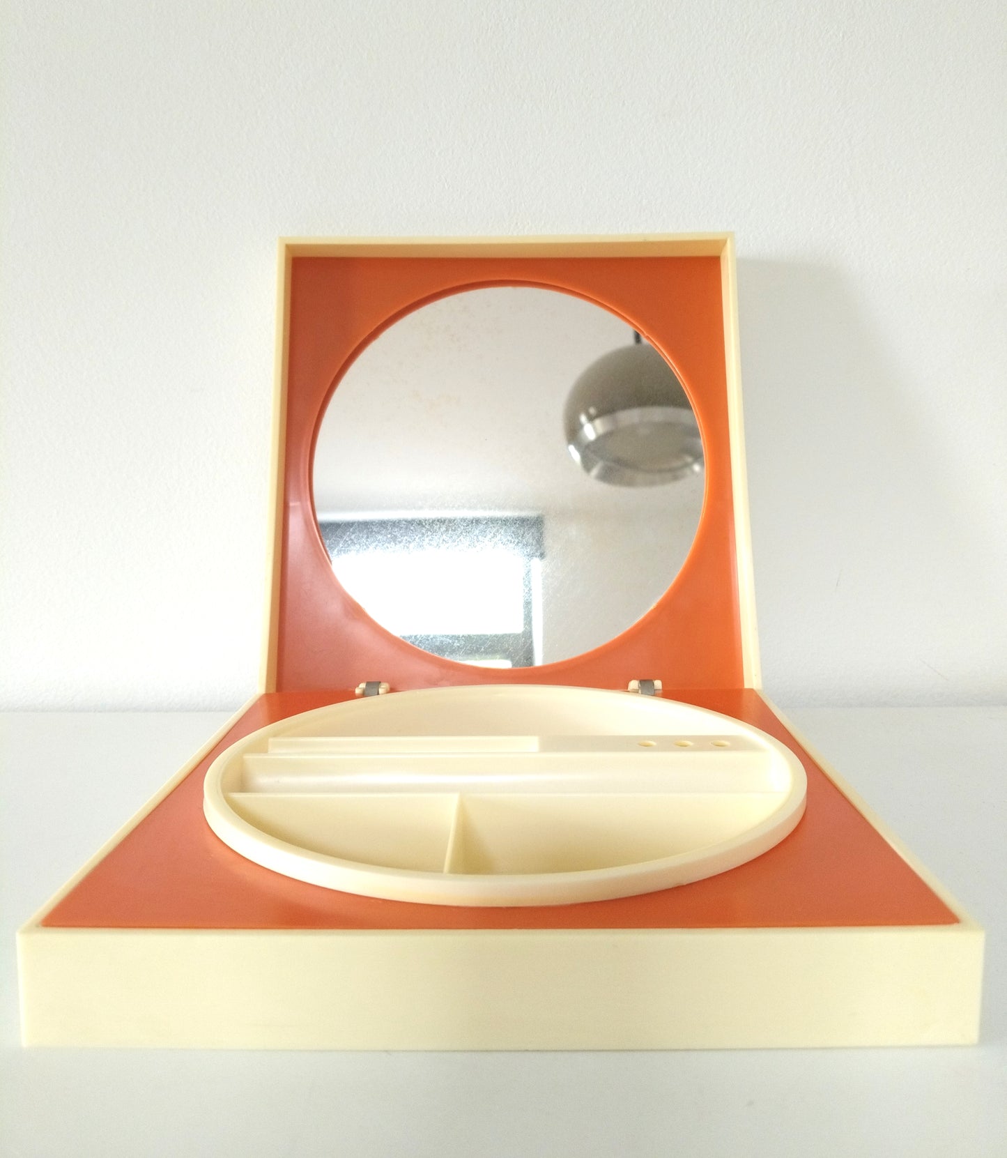 Petite coiffeuse/ miroir/ boîte à maquillage en plastique 70's ! Priorité à Amandine !