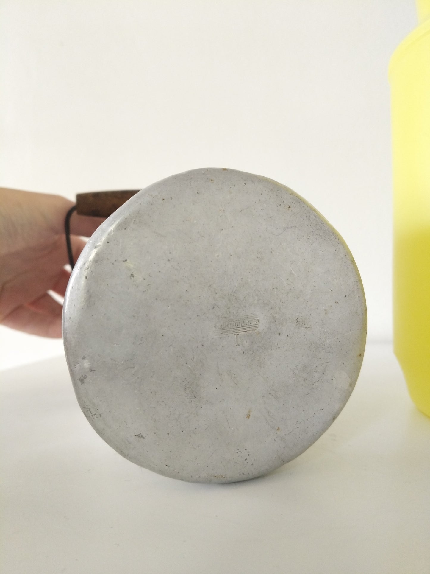 Ancien pot à lait en aluminium ou en plastique Gilac au choix
