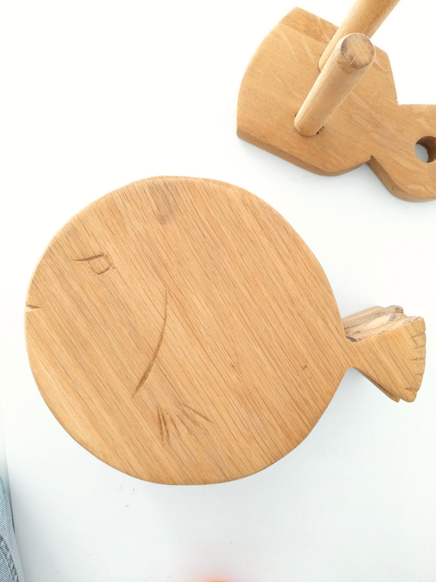 Ensemble de 4 planches/ dessous de plats poisson en bois massif + leur support mural