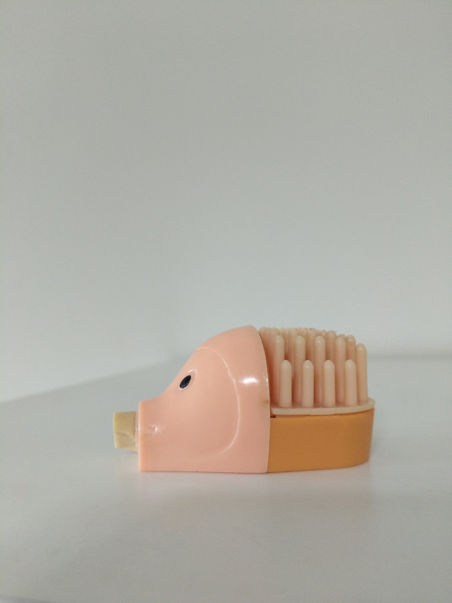 Hérisson miniature taille-crayon, porte-crayon et gomme 80's couleur au choix