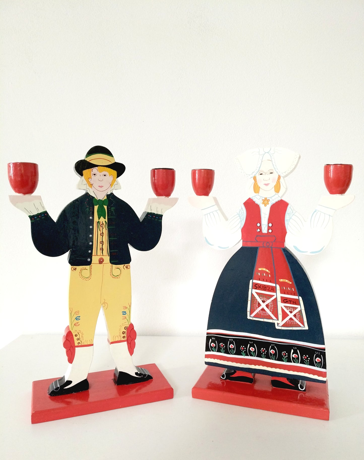Ensemble de 2 bougeoirs en bois folklore suédois par Lizzie Velander pour Ikea 80's