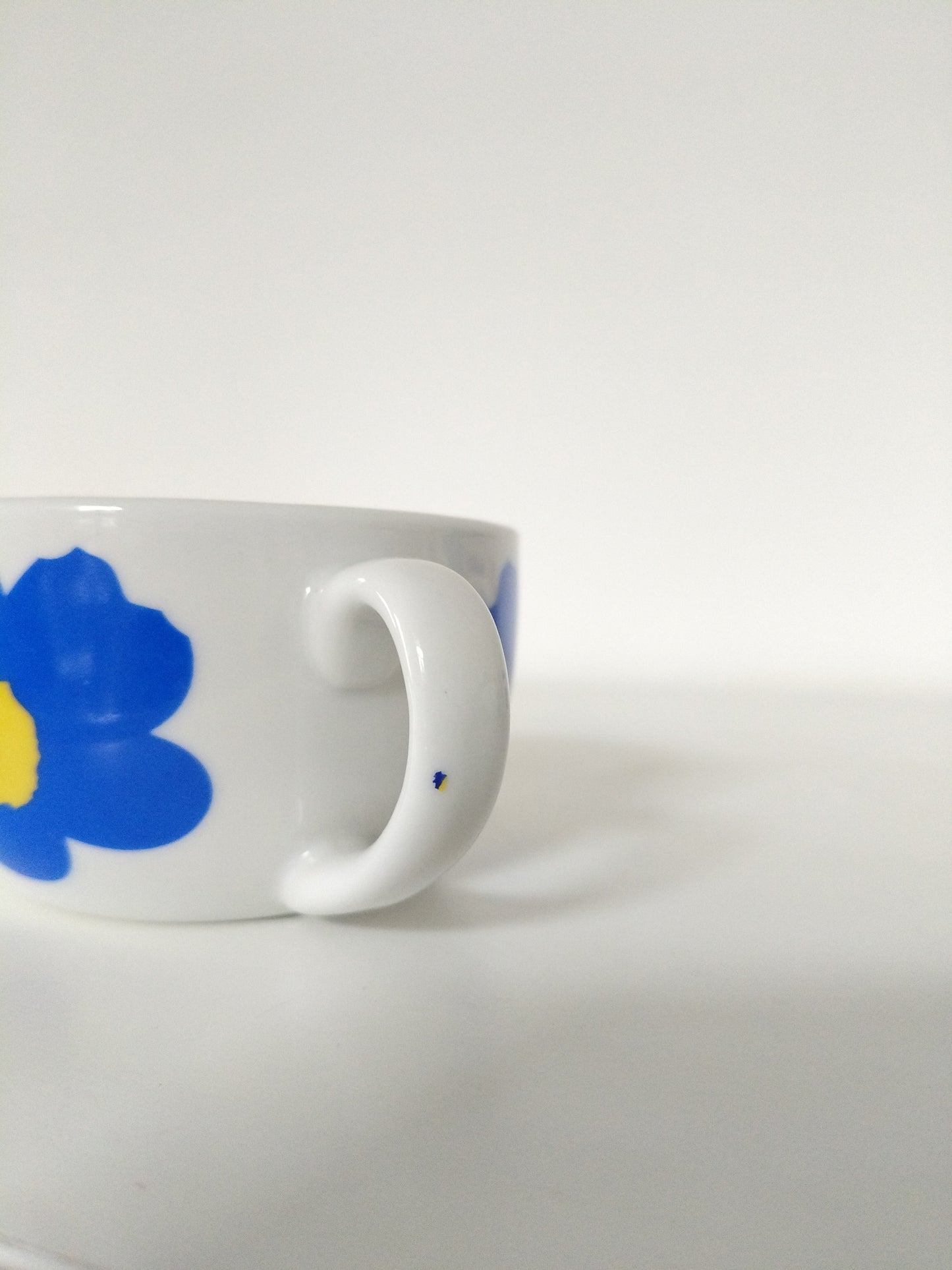 Tasse Item en porcelaine décor esprit Marimekko Unikko à l'unité - cetaitmieuxavant