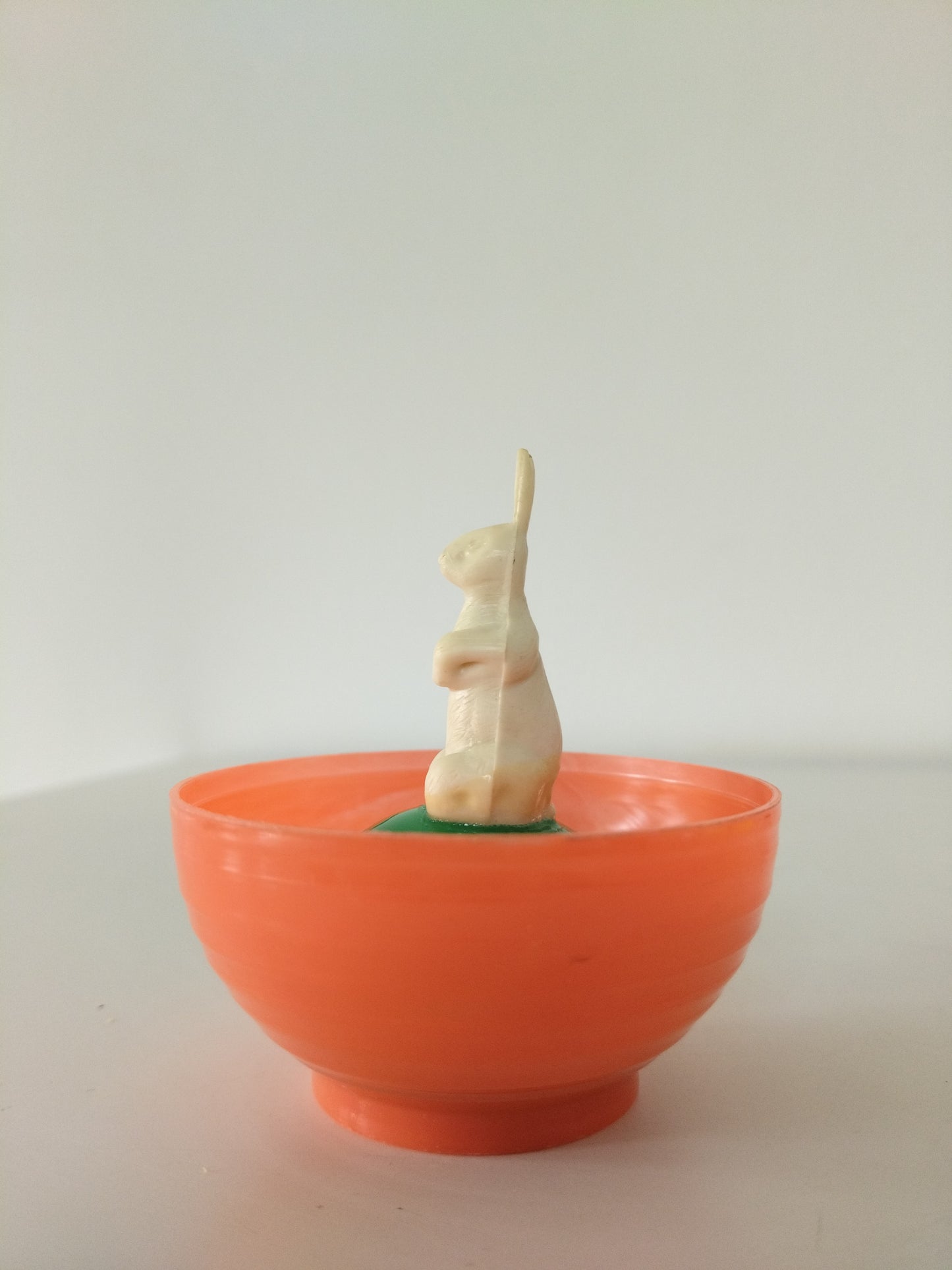 Déco de Pâques/ lapin en plastique