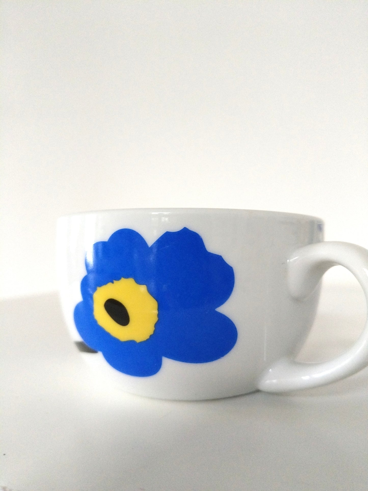 Tasse Item en porcelaine décor esprit Marimekko Unikko à l'unité - cetaitmieuxavant