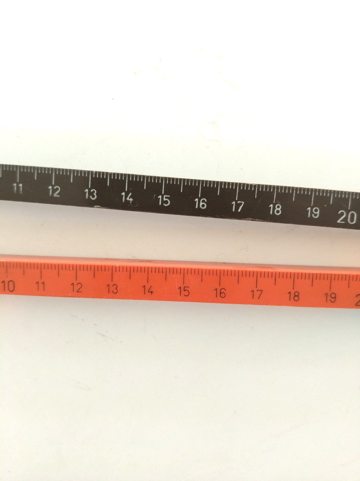 Ancienne règle cubique de 30cm en plastique orange ou brune au choix