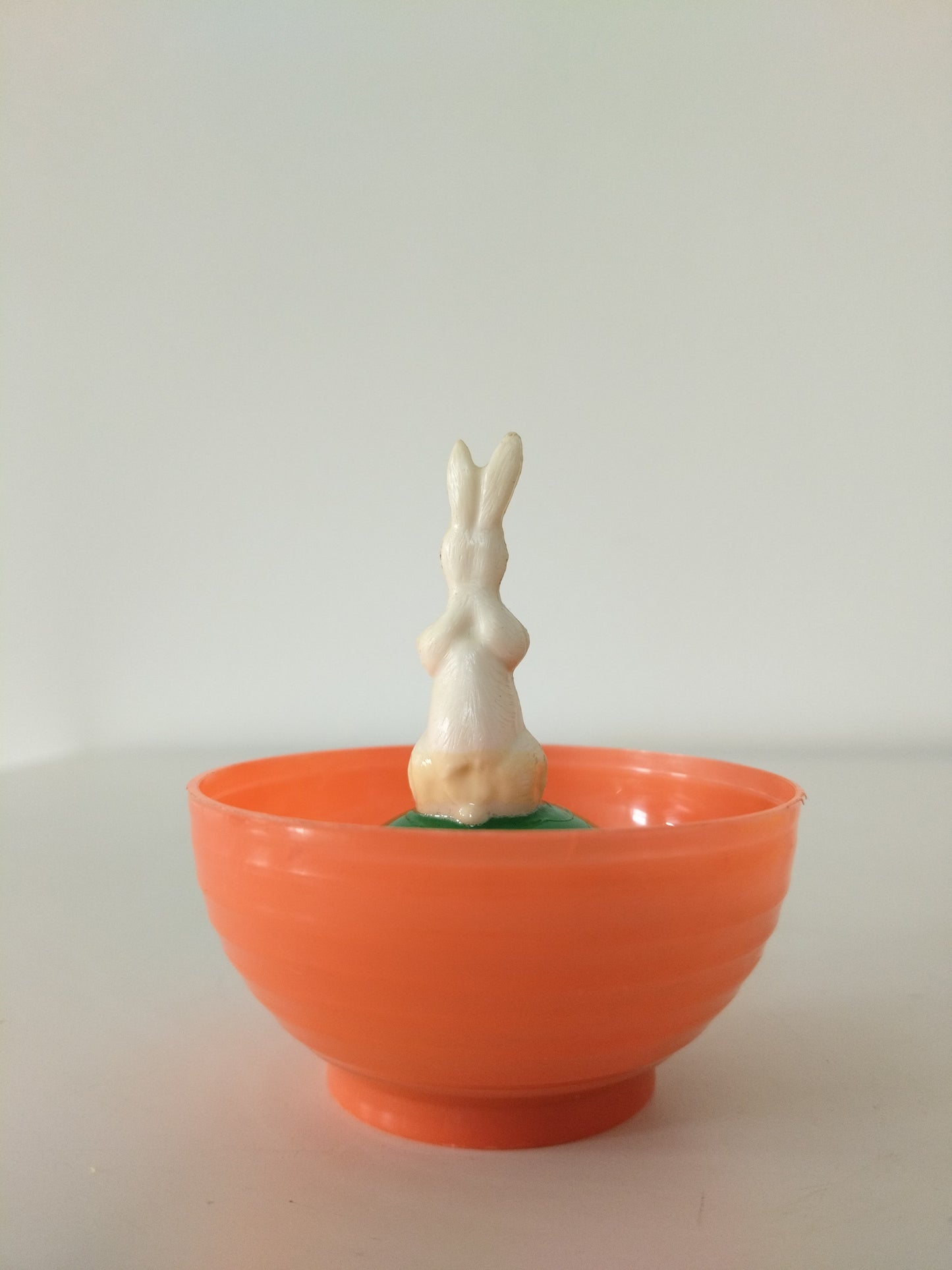 Déco de Pâques/ lapin en plastique