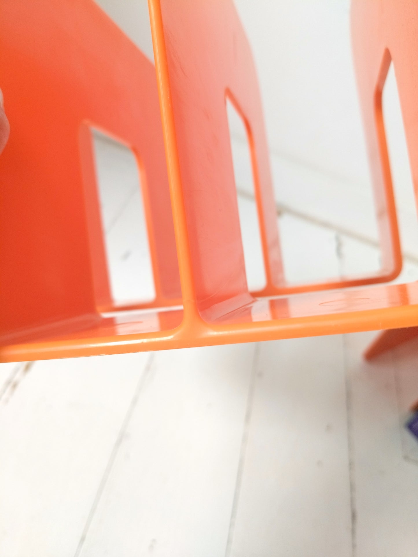 Range-livres/ magazines/ vinyles en plastique ORANGE par Sven-Eric Juhlin pour Gustavsberg 1395 !!! Réservé Émilie !!! - cetaitmieuxavant