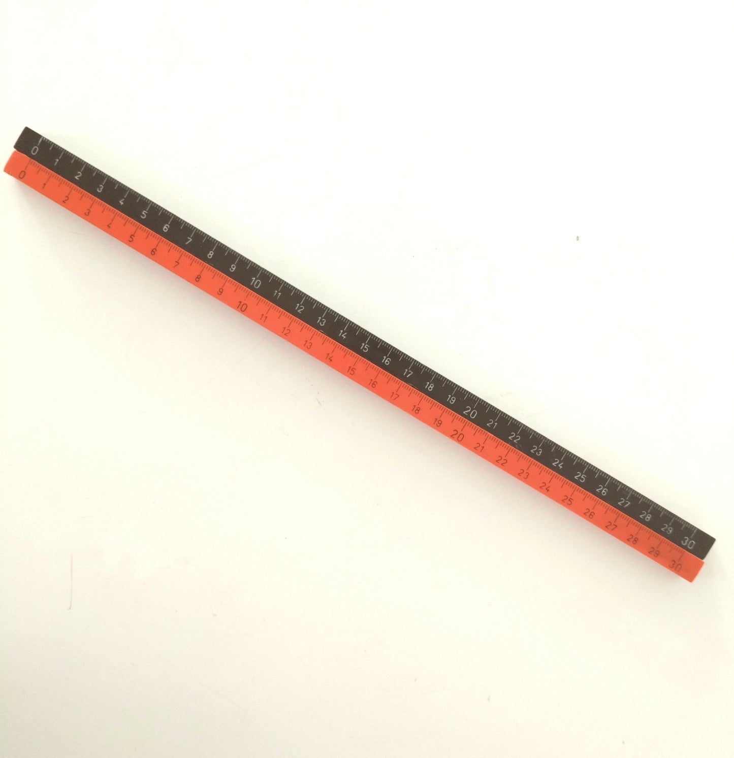 Ancienne règle cubique de 30cm en plastique orange ou brune au choix