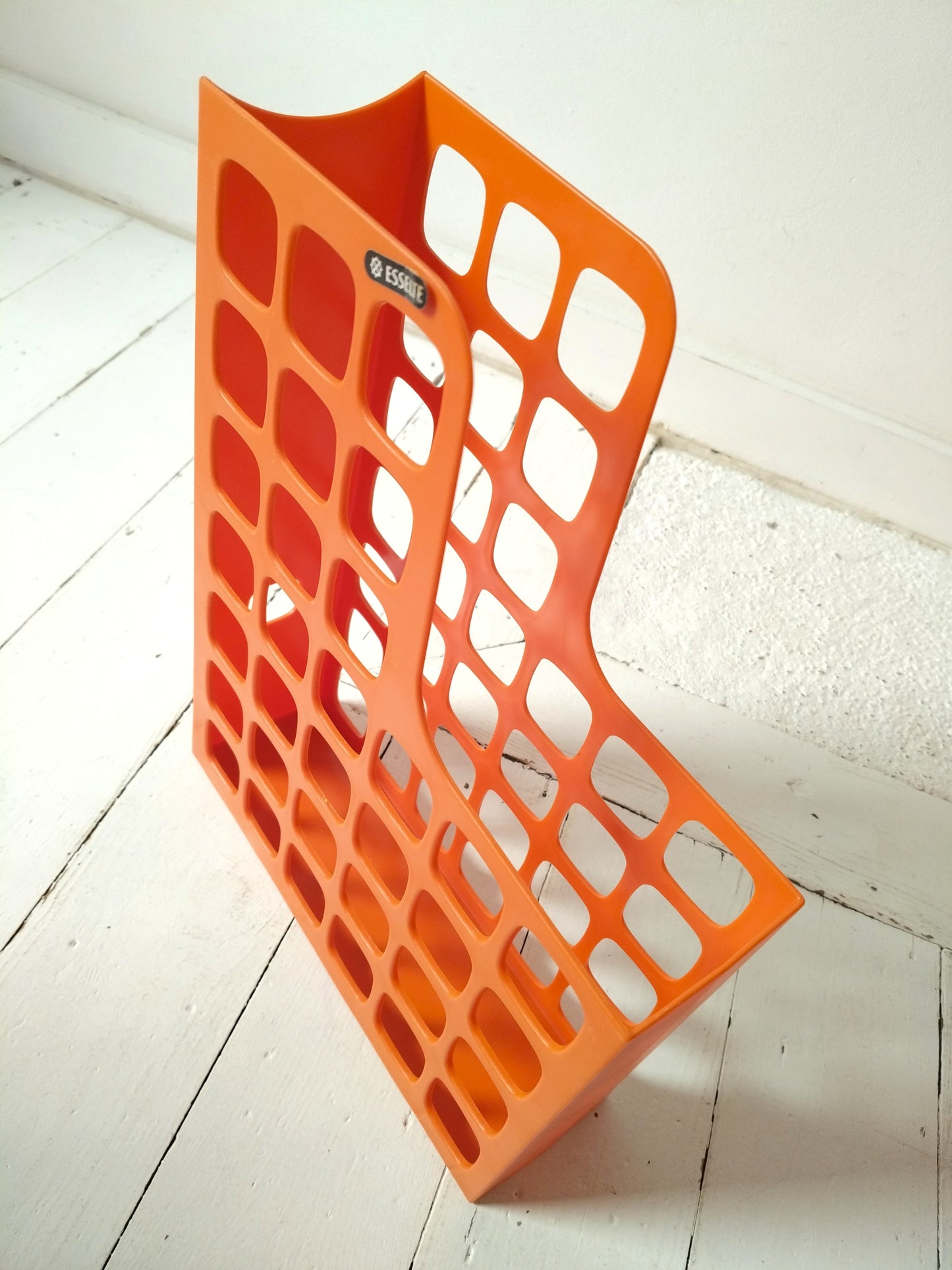 Range-documents/ magazines/ livres en plastique orange Esselte Boxer à l'unité