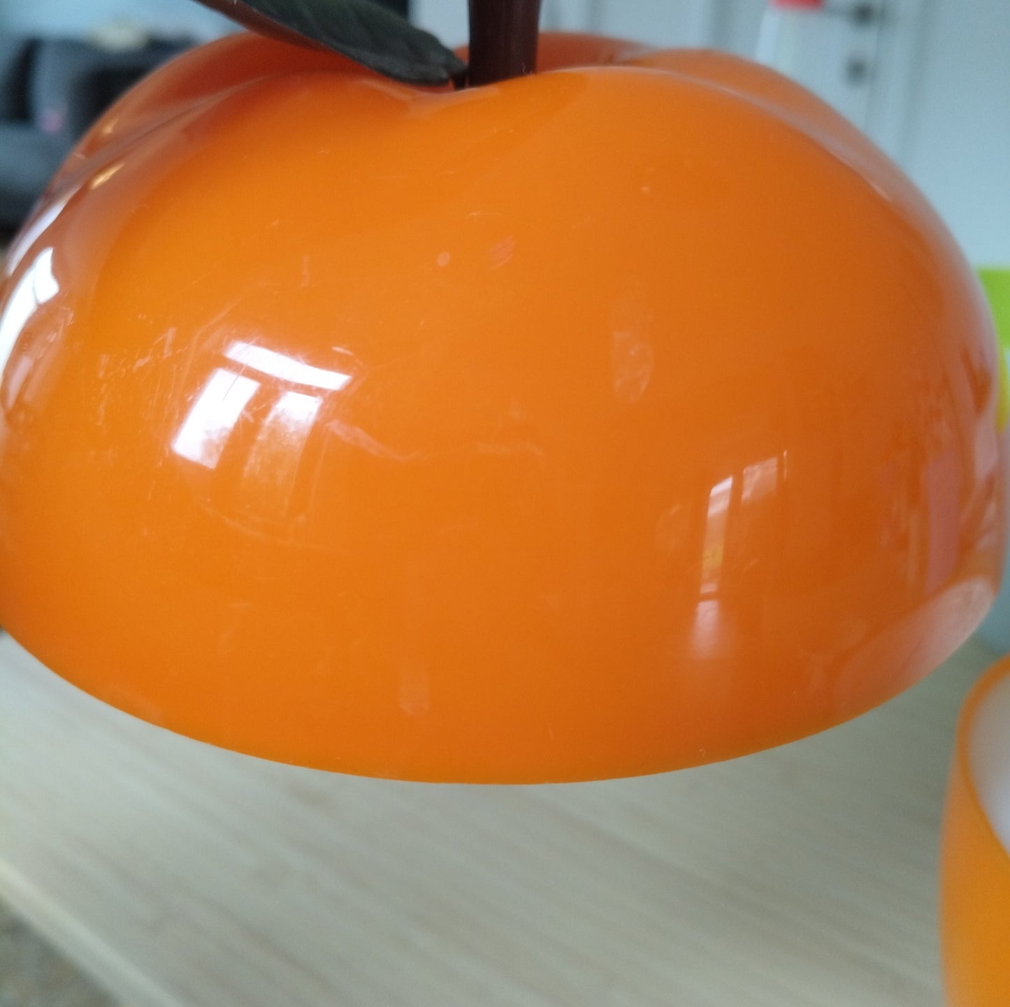 Pomme à glaçons en plastique rouge ou orange au choix