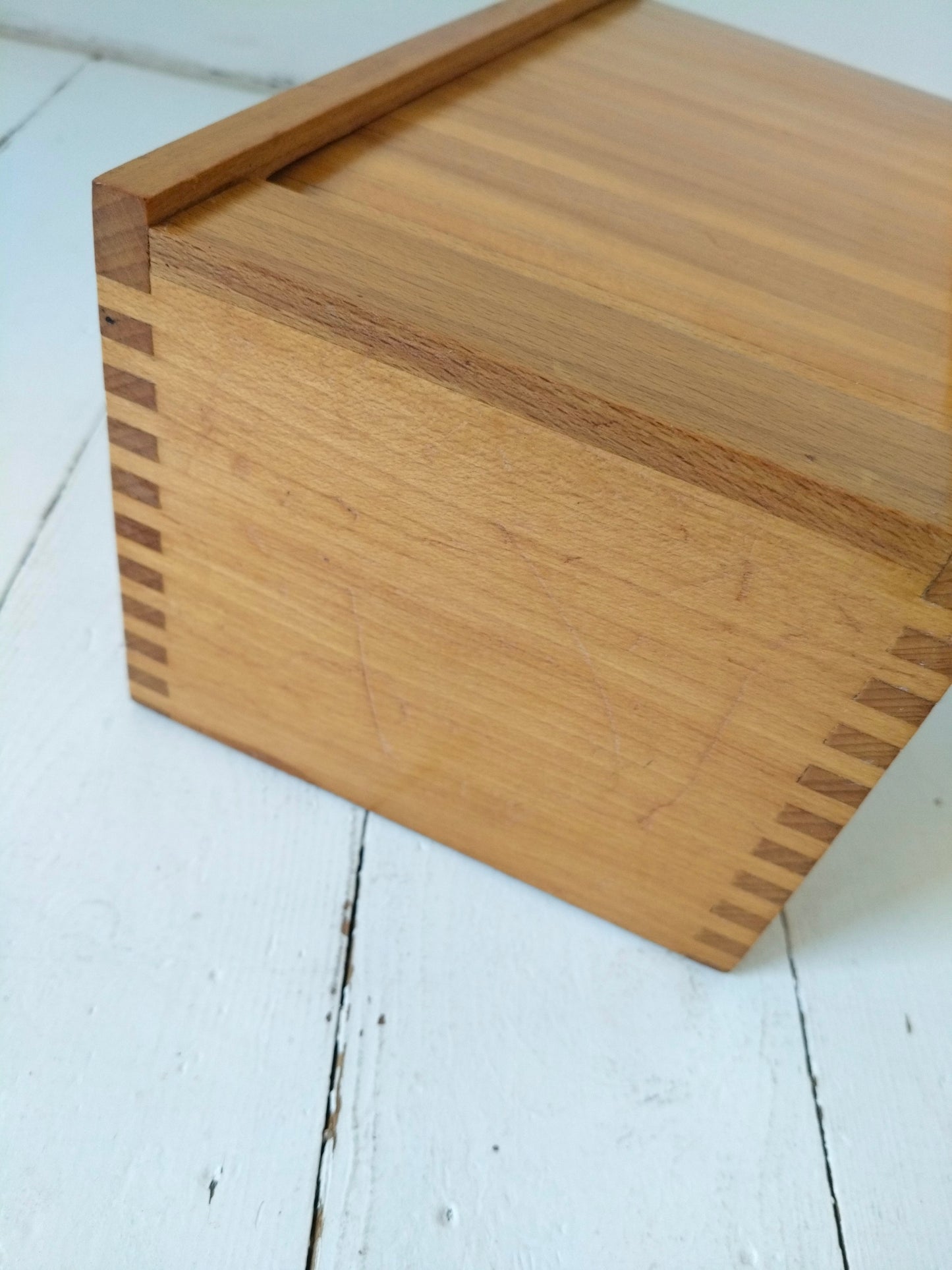 Ancienne boîte à fiches à volet en bois