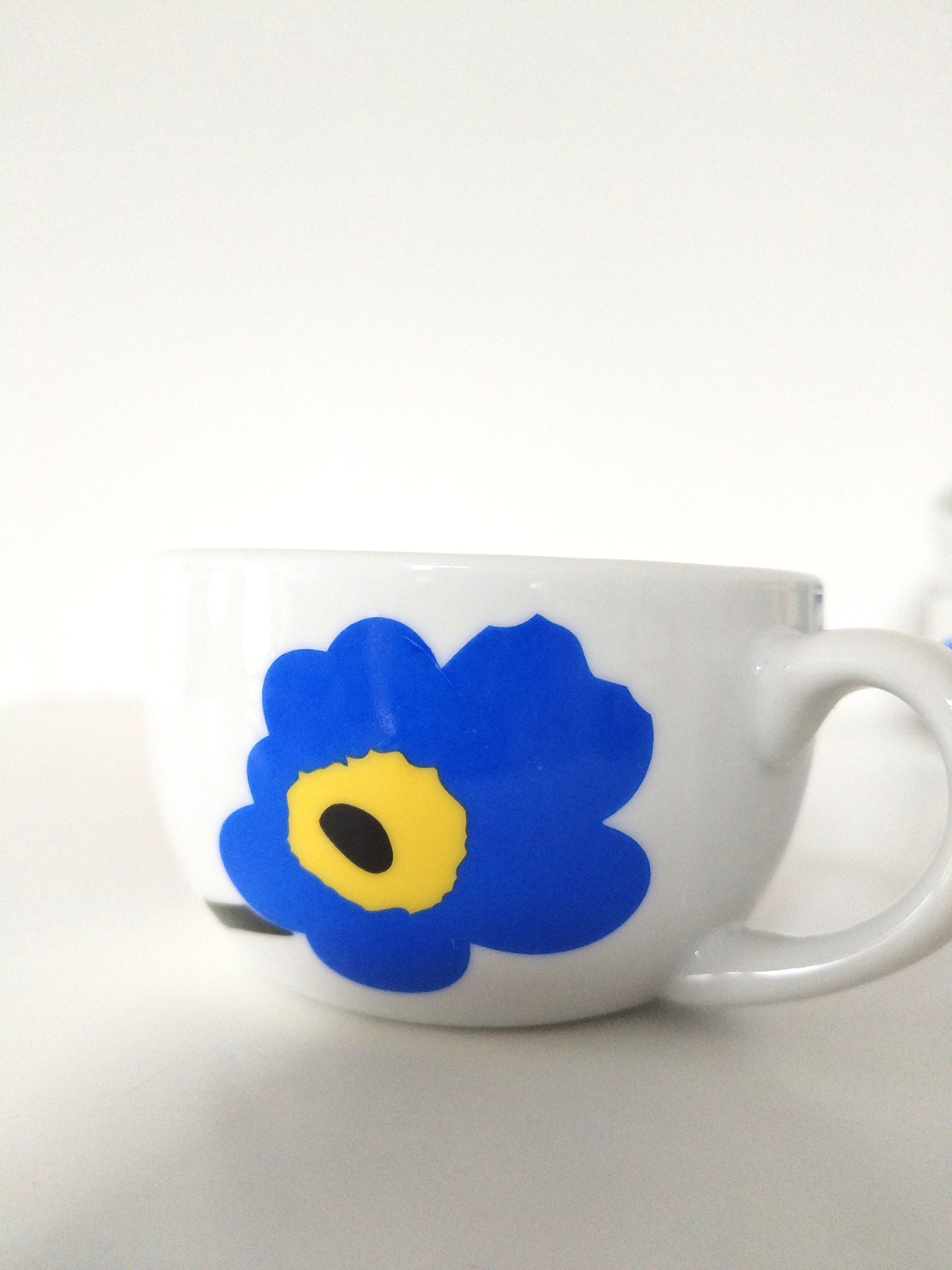Tasse Item en porcelaine décor esprit Marimekko Unikko à l'unité - cetaitmieuxavant