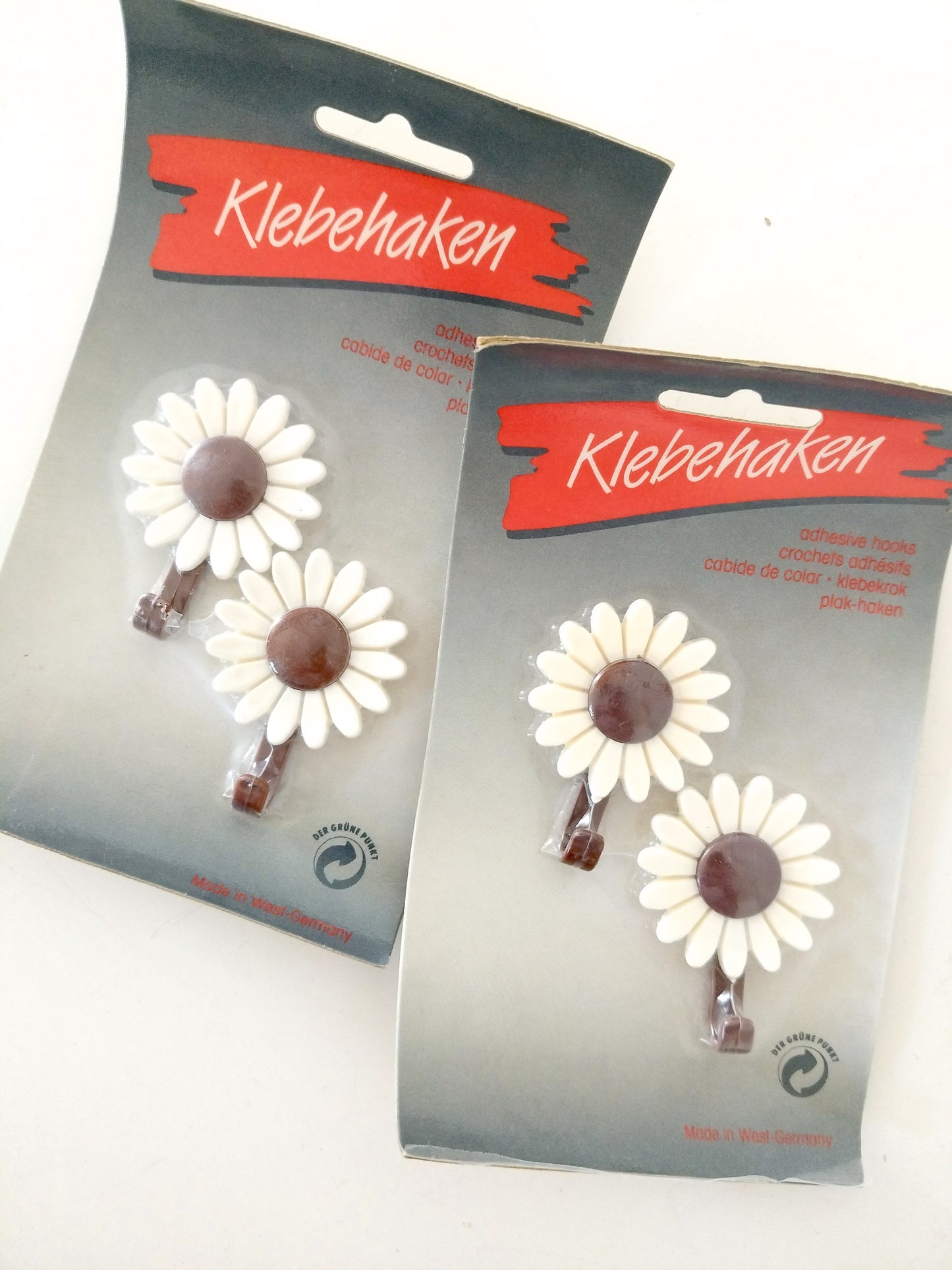 2 crochets/ porte-torchons adhésifs fleur en plastique (prix par conditionnement- 2 conditionnements disponibles)