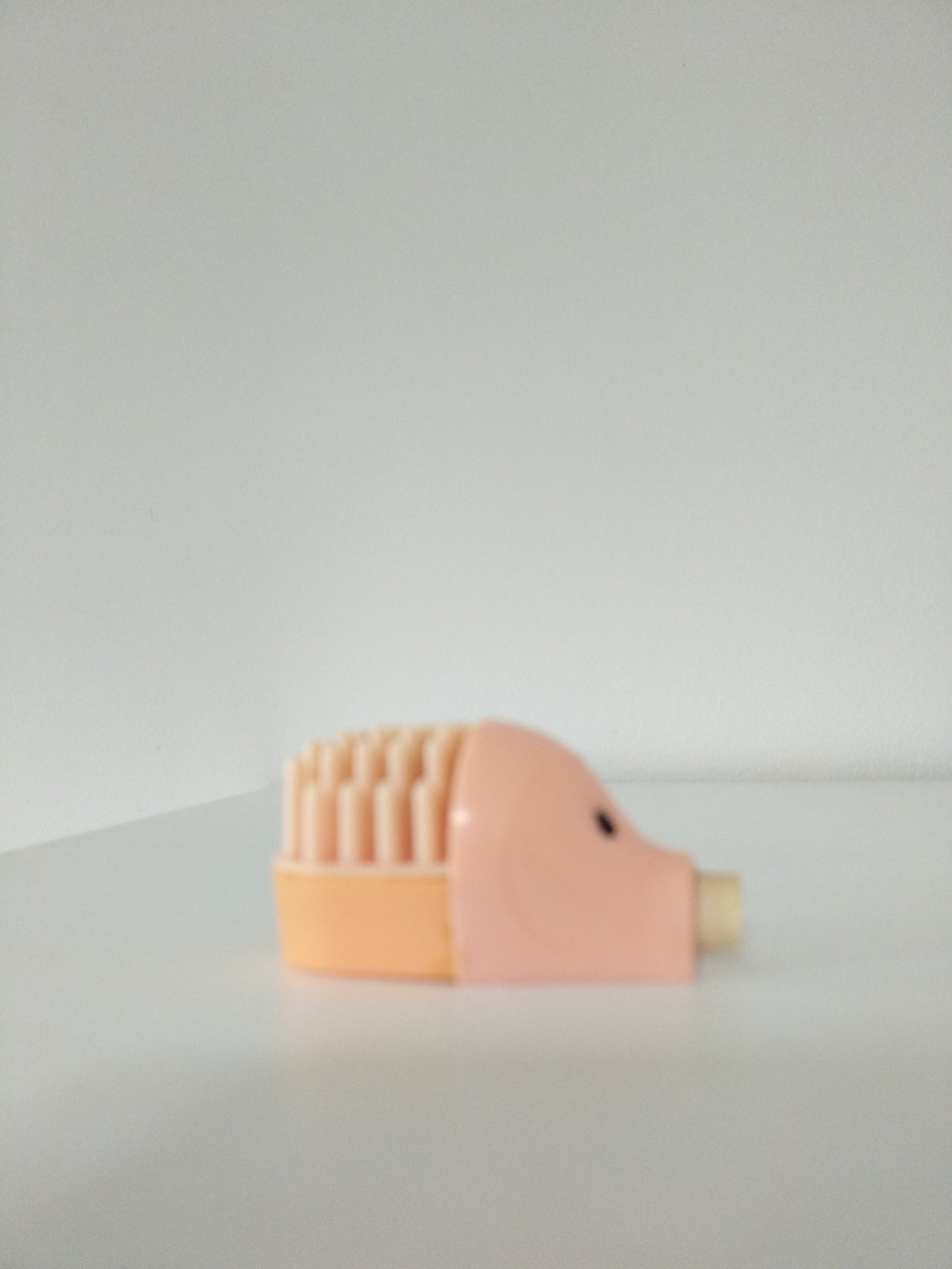 Hérisson miniature taille-crayon, porte-crayon et gomme 80's couleur au choix