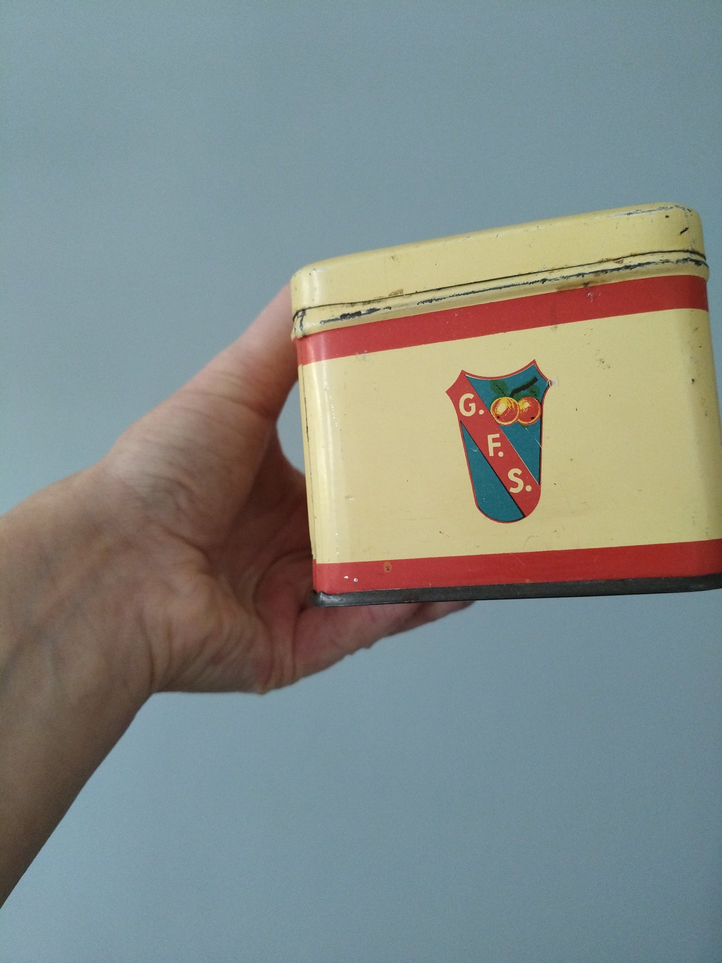 Ancienne boîte métallique publicitaire GFS - cetaitmieuxavant