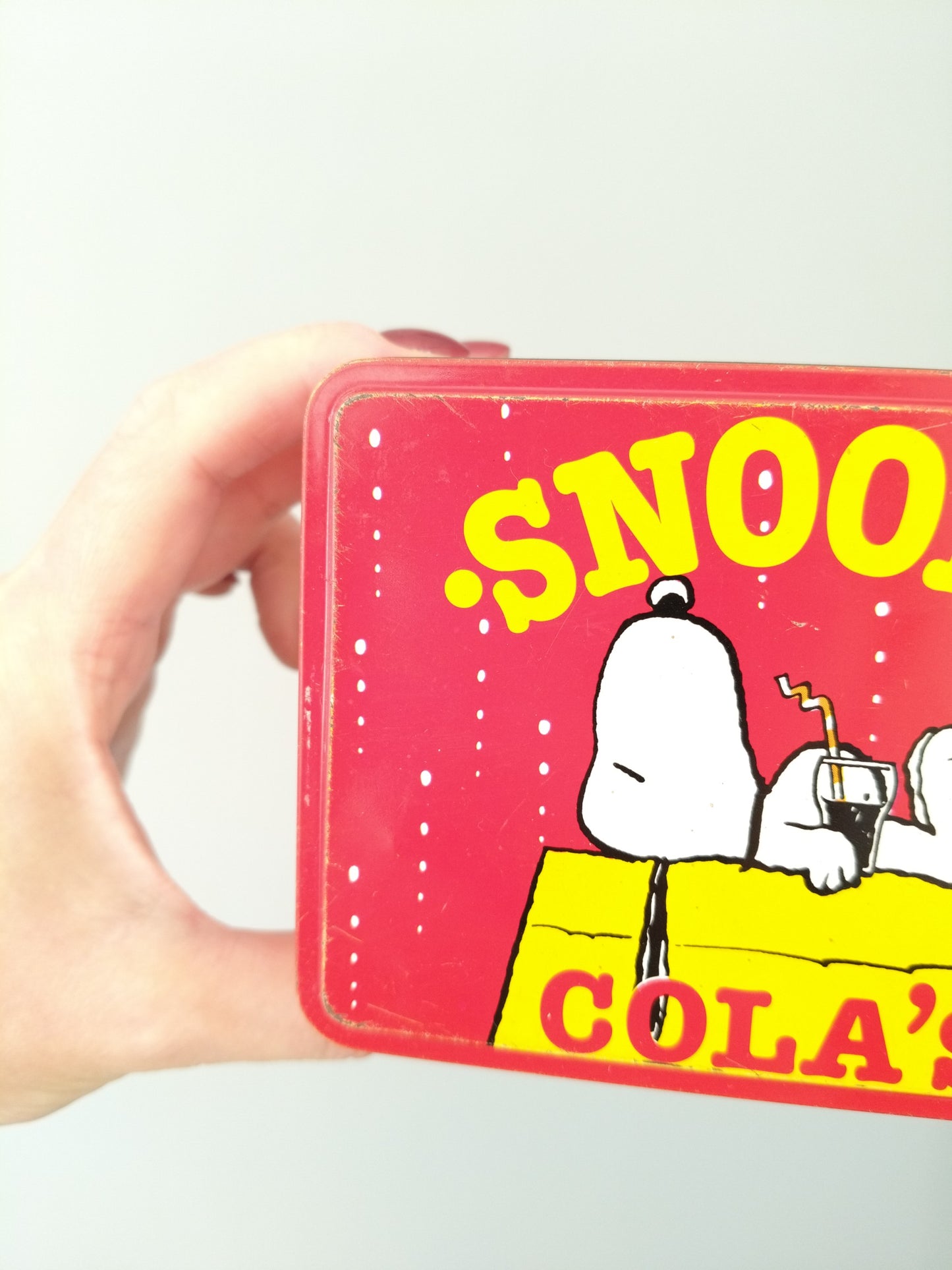 Boîte métallique Snoopy 1958 United Feature Syndicate pour Van Melle confiserie bonbons croque-tendres Cola's