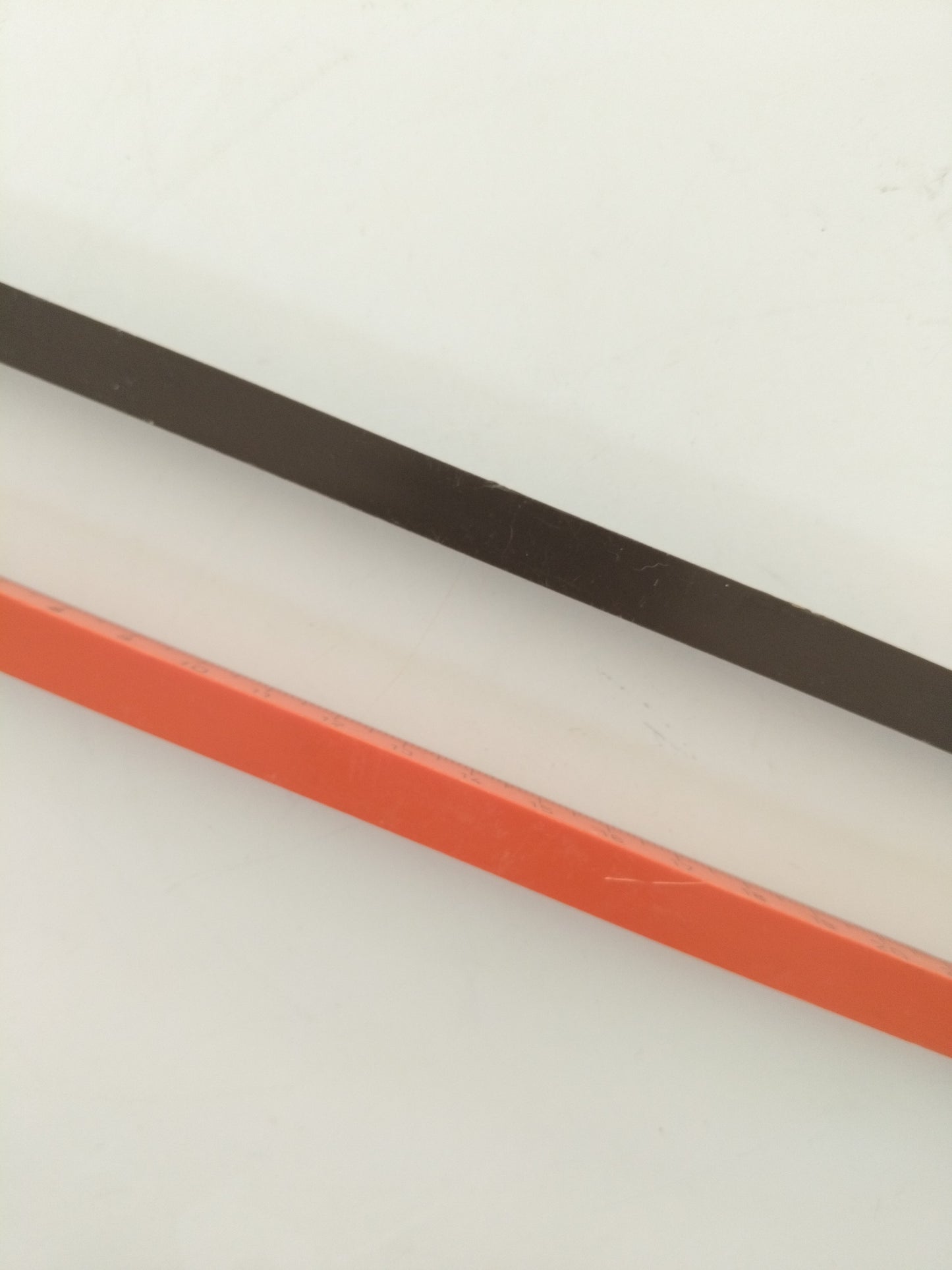 Ancienne règle cubique de 30cm en plastique orange ou brune au choix