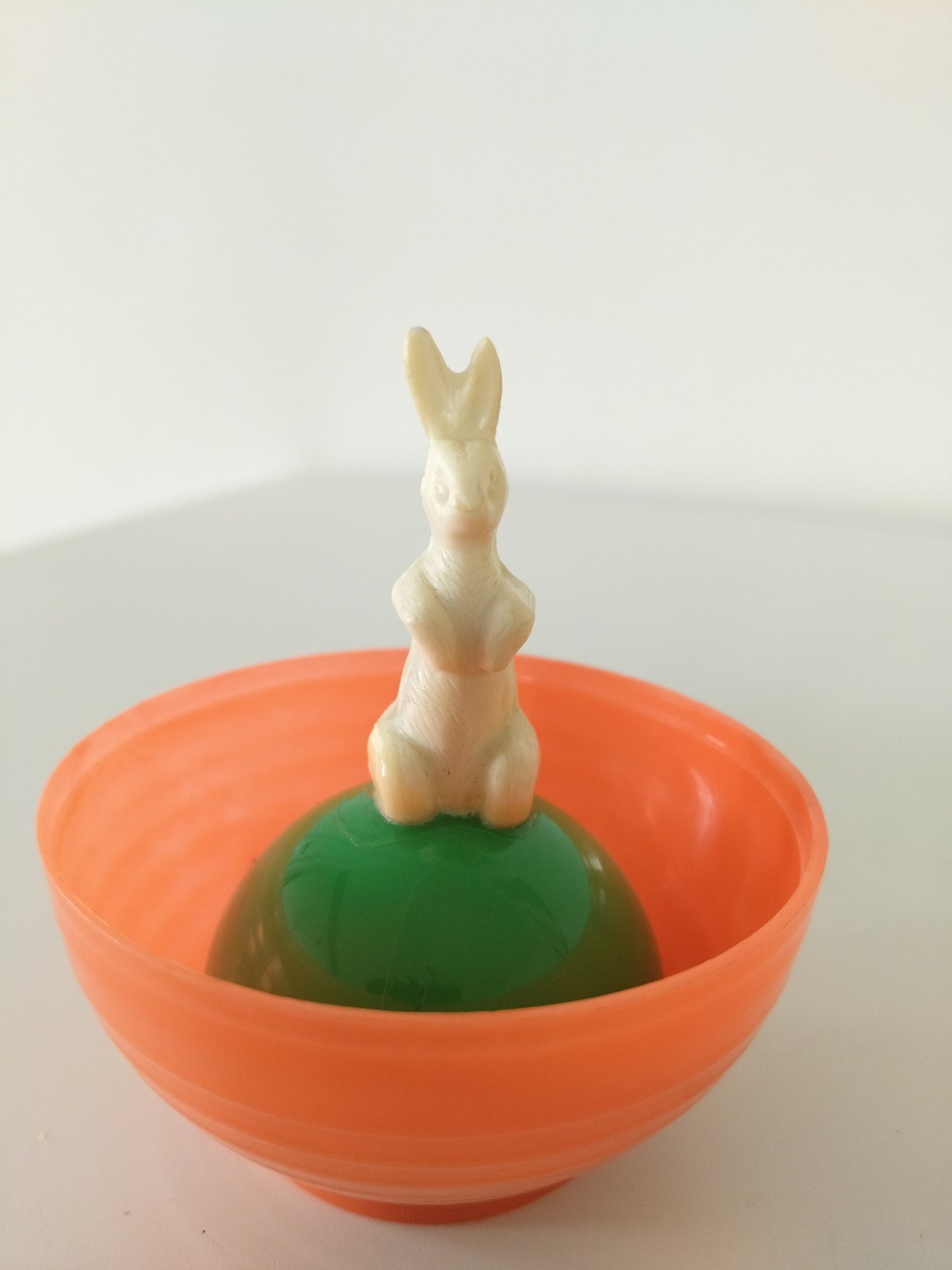 Déco de Pâques/ lapin en plastique