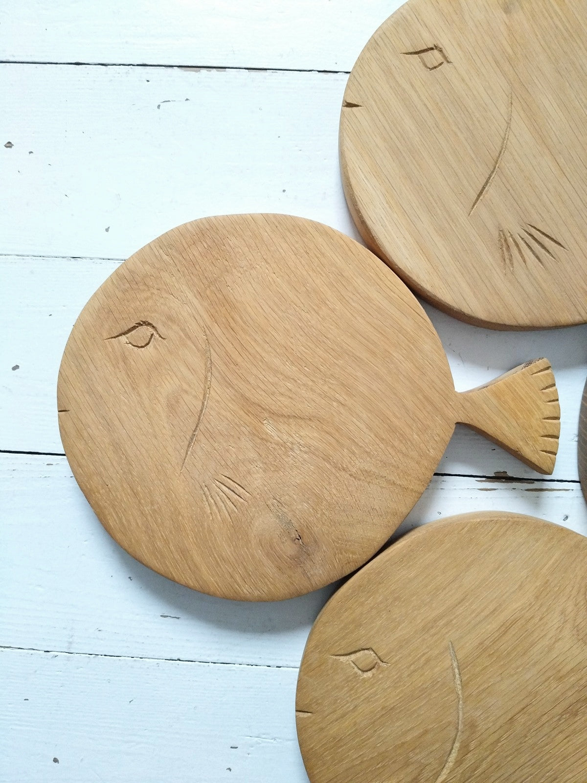 Ensemble de 4 planches/ dessous de plats poisson en bois massif + leur support mural