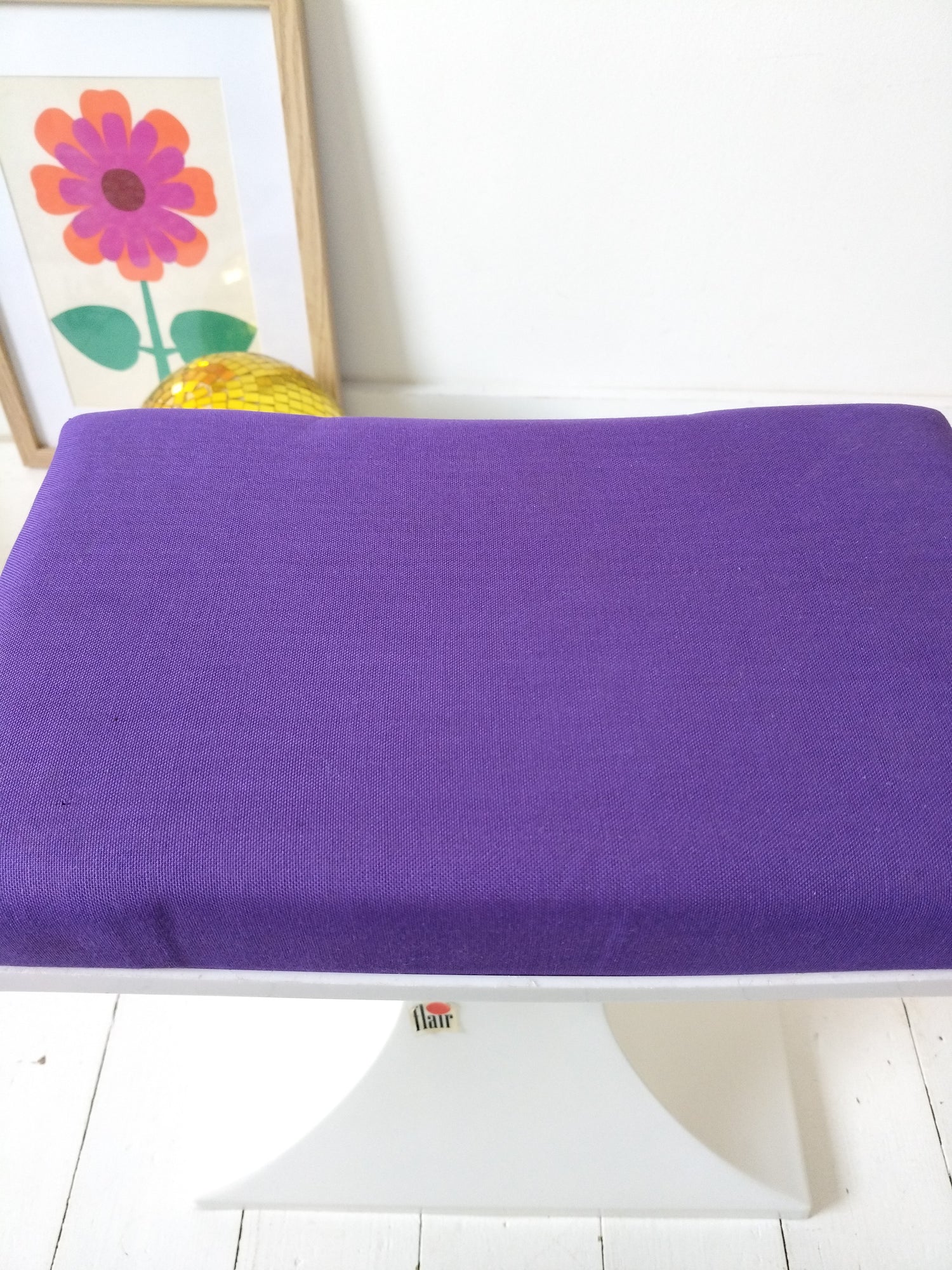 Tabouret d'appoint Flair Prisunic Holland plastique mauve et blanc - cetaitmieuxavant