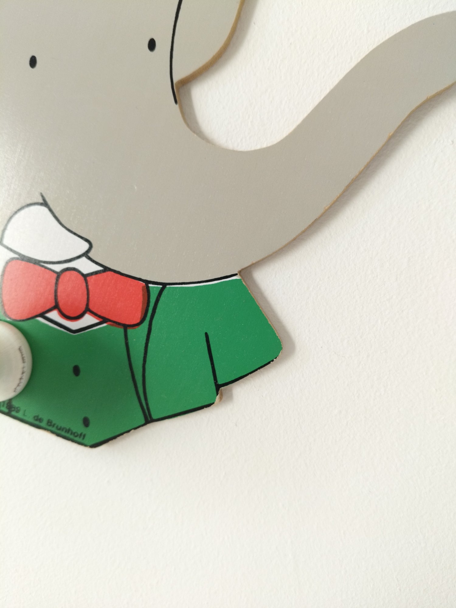 Porte-manteau/ patère murale Babar en bois par L. de Brunhoff 1989 - cetaitmieuxavant