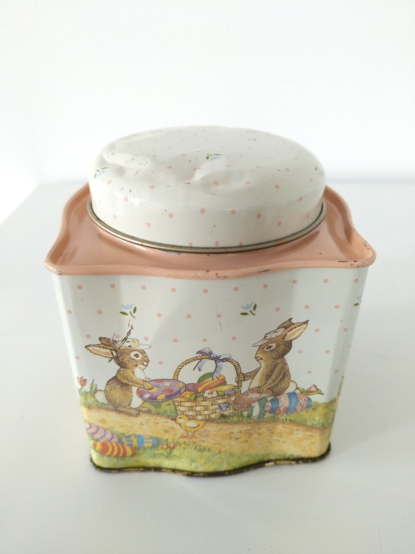 Boîte métallique décor Pâques