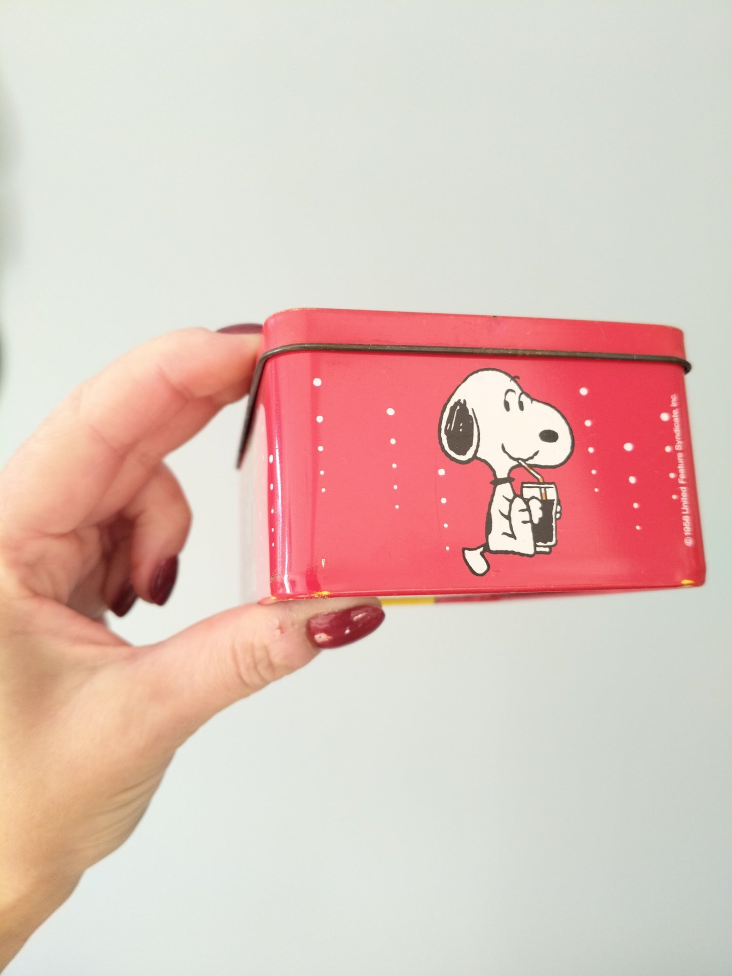 Boîte métallique Snoopy 1958 United Feature Syndicate pour Van Melle confiserie bonbons croque-tendres Cola's