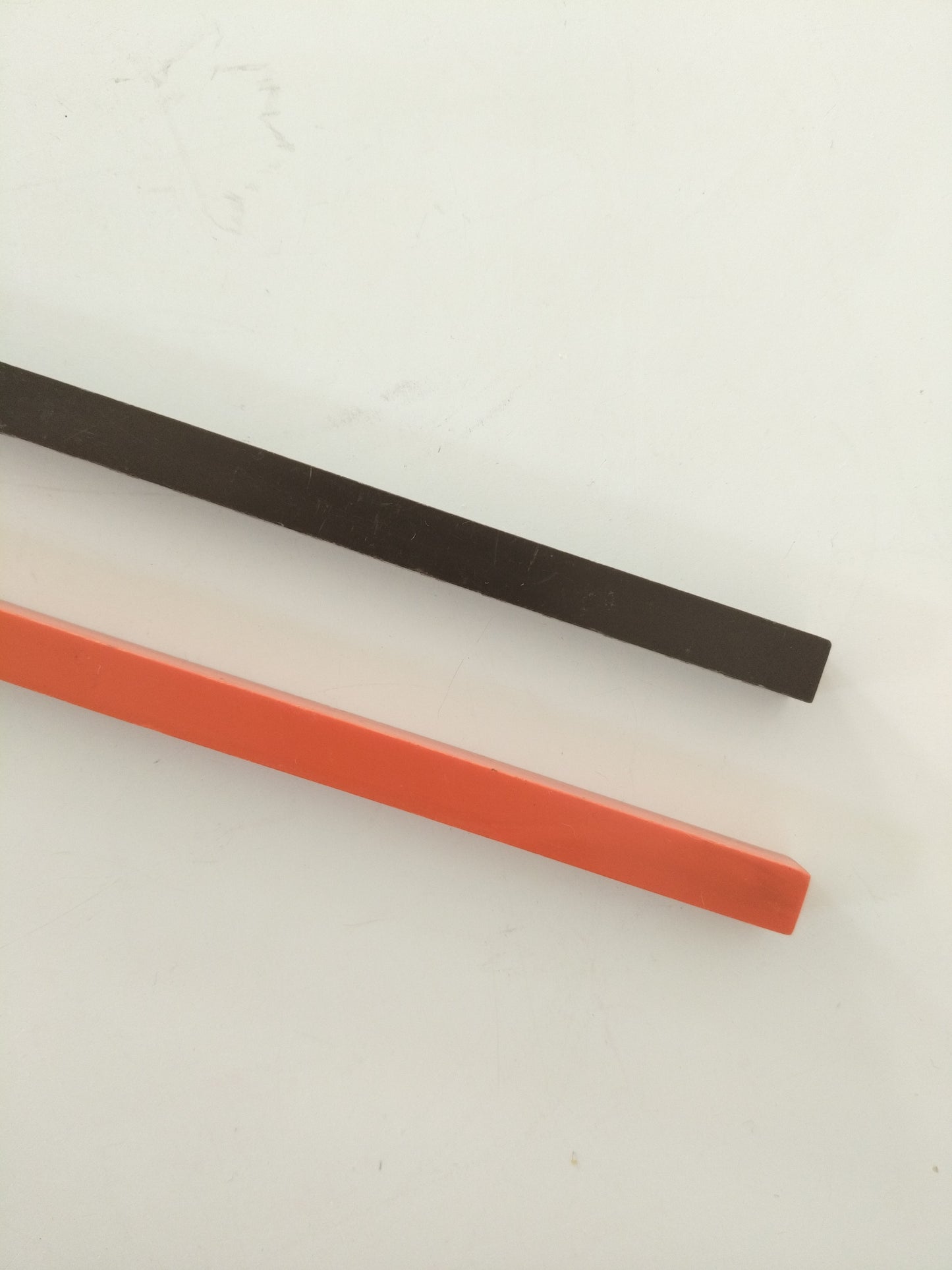 Ancienne règle cubique de 30cm en plastique orange ou brune au choix