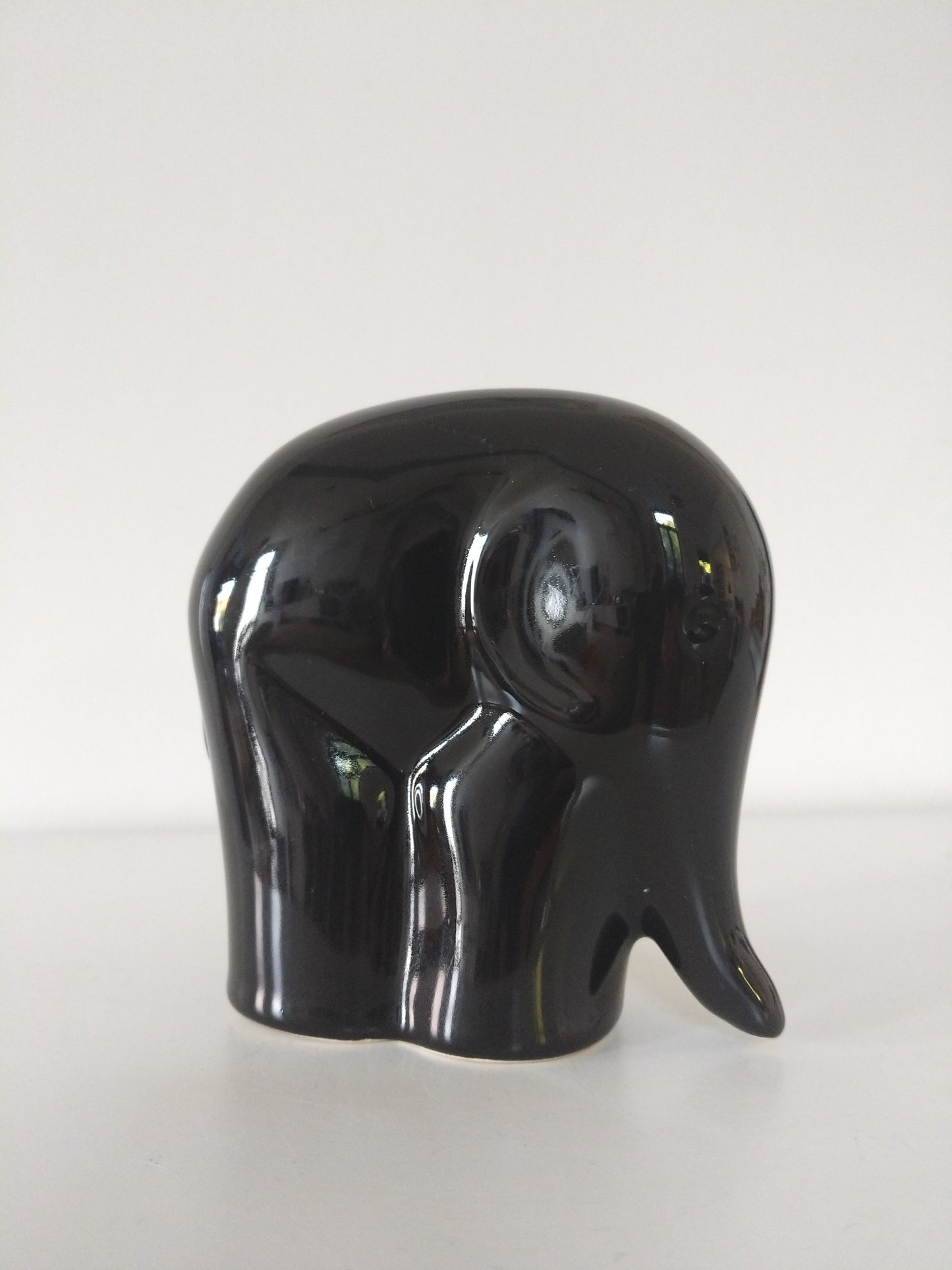 Éléphant décoratif en céramique style Sgrefa