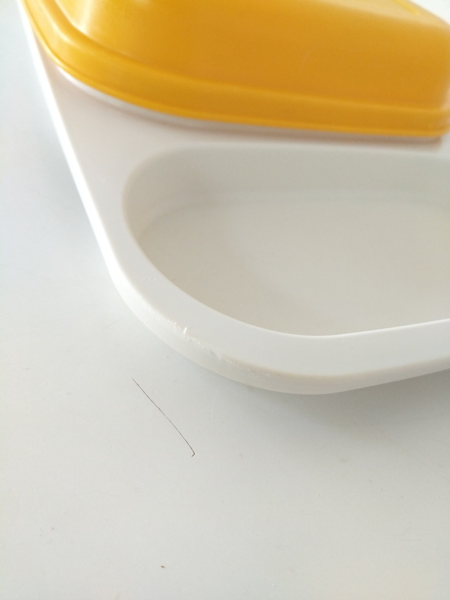 Petit plateau repas avec couvercle Tupperware - cetaitmieuxavant
