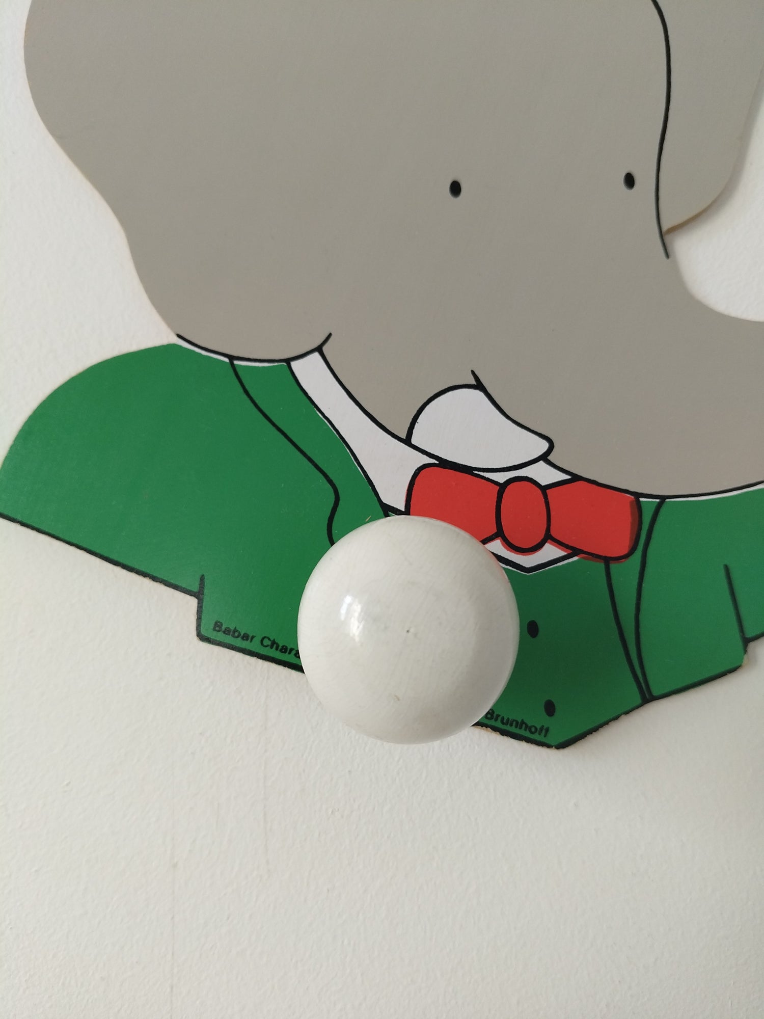 Porte-manteau/ patère murale Babar en bois par L. de Brunhoff 1989 - cetaitmieuxavant