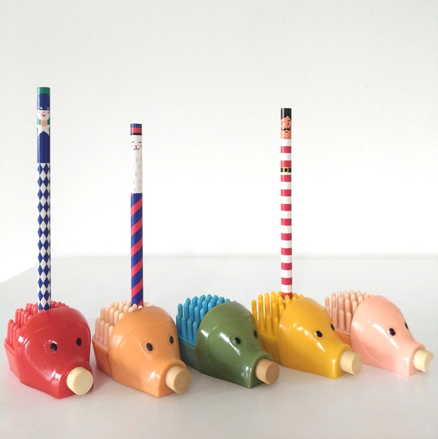 Hérisson miniature taille-crayon, porte-crayon et gomme 80's couleur au choix