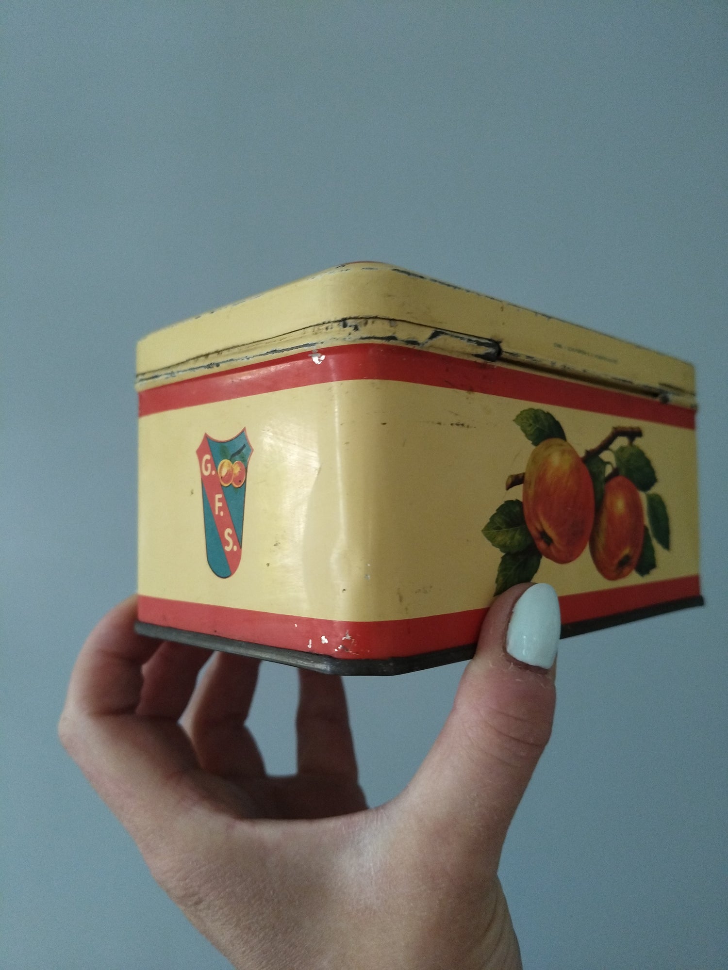 Ancienne boîte métallique publicitaire GFS - cetaitmieuxavant