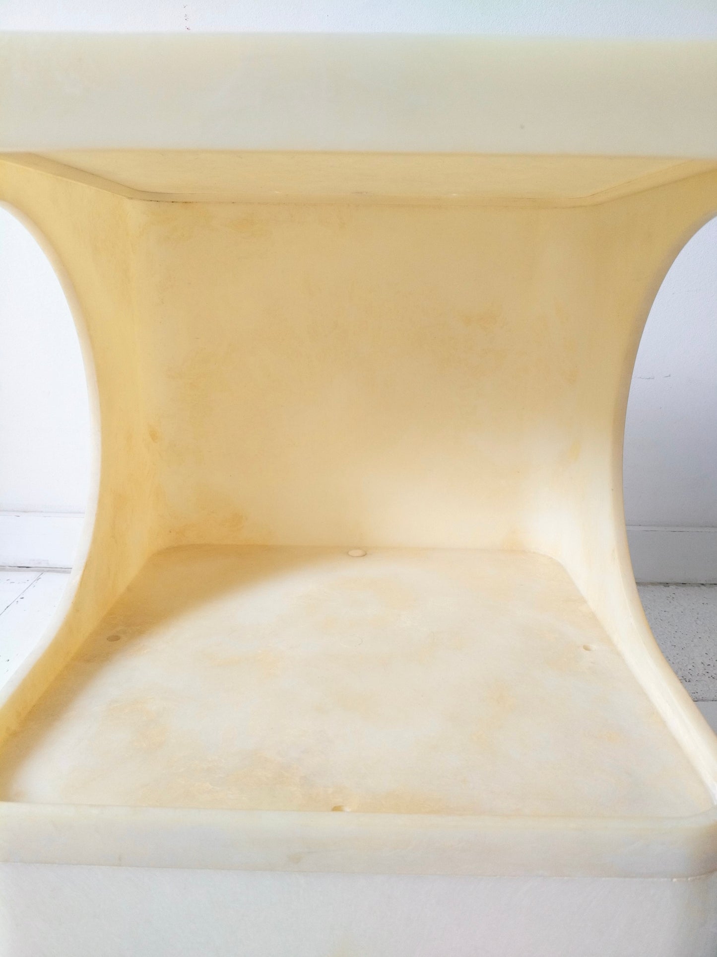 Petit meuble d'appoint/ chevet/ desserte en fibre de verre