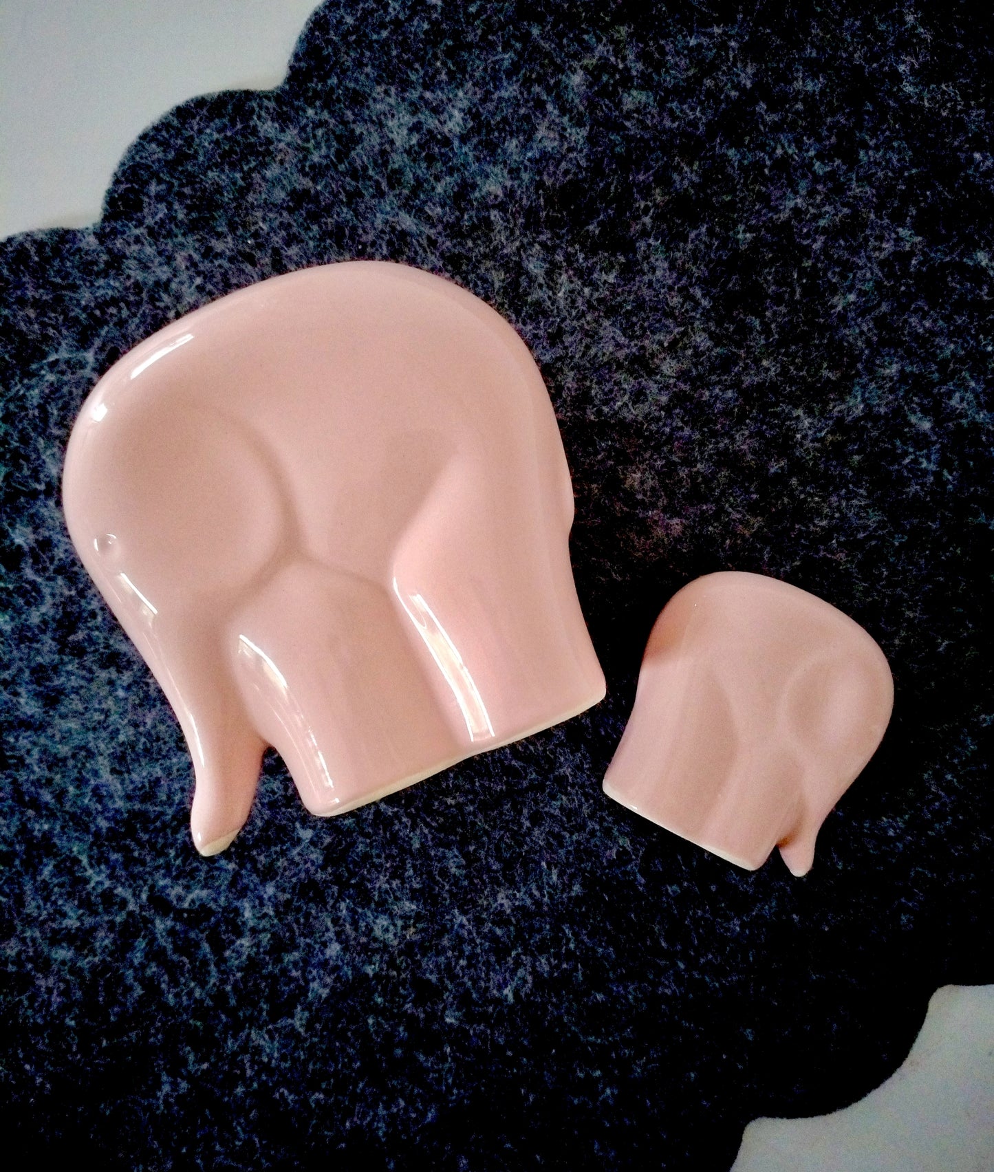 Ensemble de 2 éléphants en céramique émaillée rose