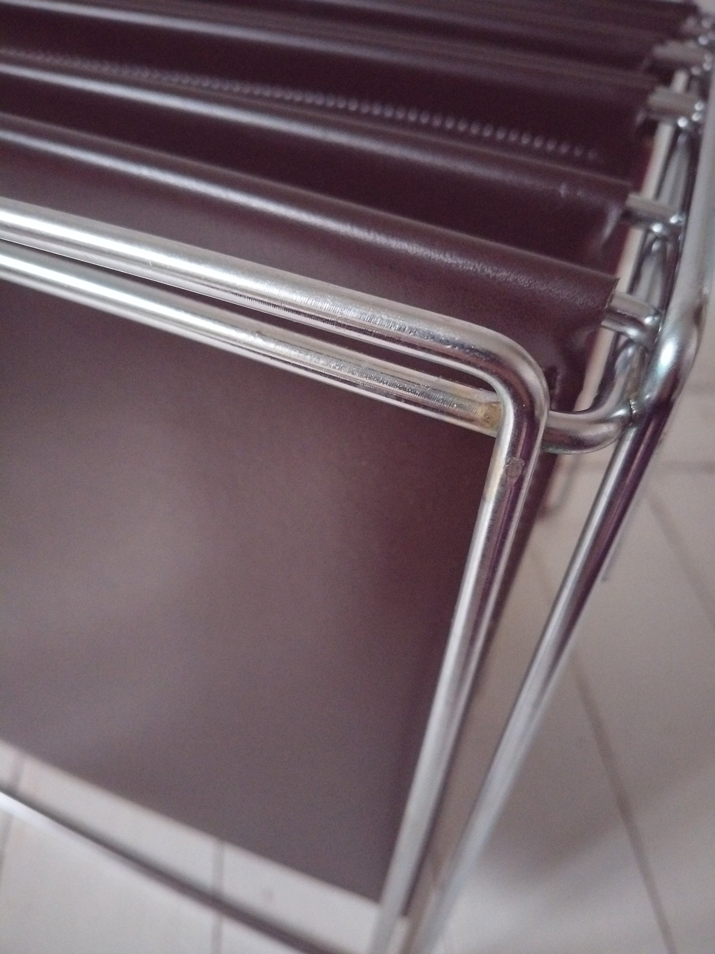 Porte-revues/ range-documents/ vinyles métal et simili cuir par Max Sauze pour Isocèle 70's