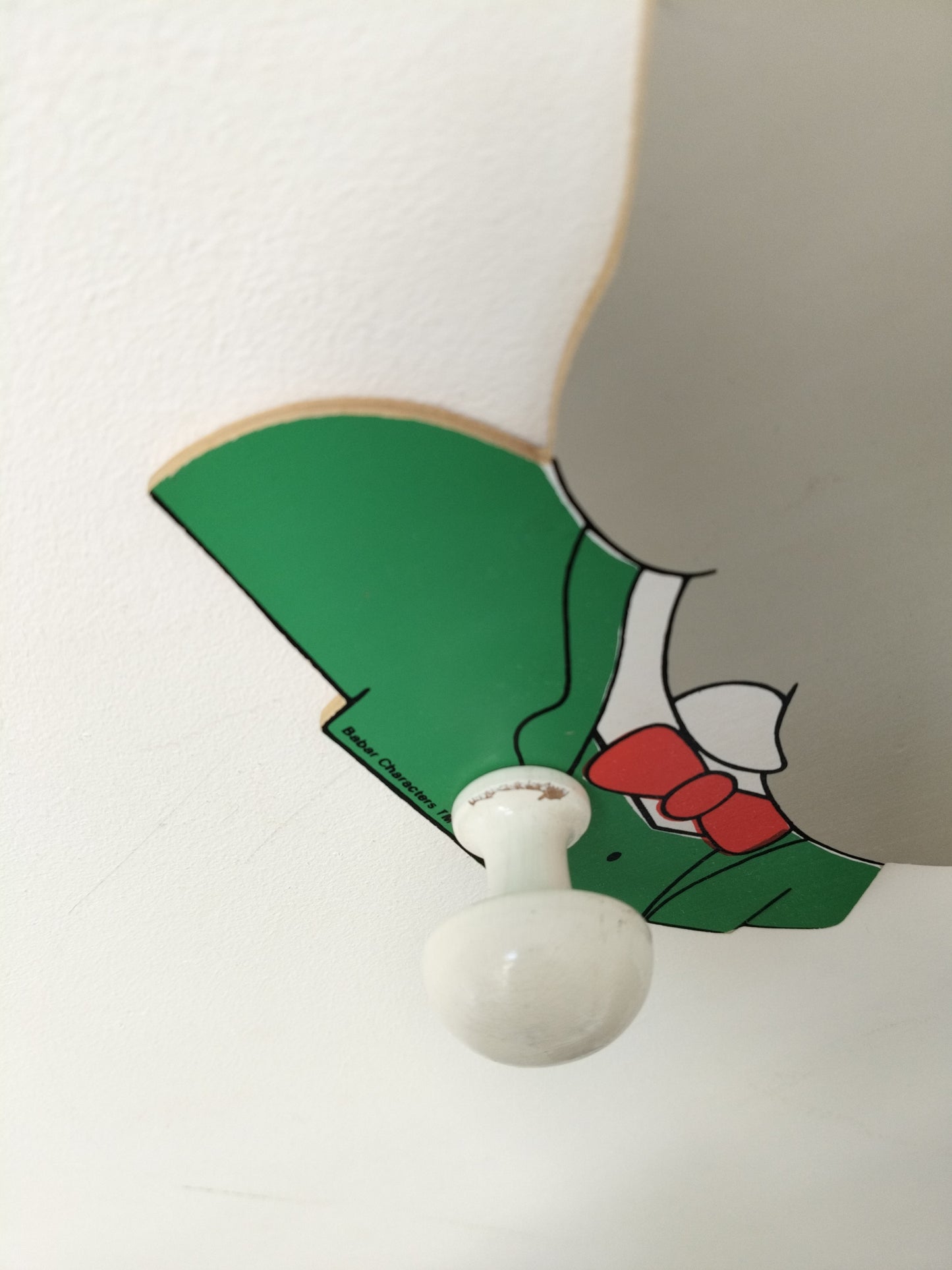 Porte-manteau/ patère murale Babar en bois par L. de Brunhoff 1989 - cetaitmieuxavant